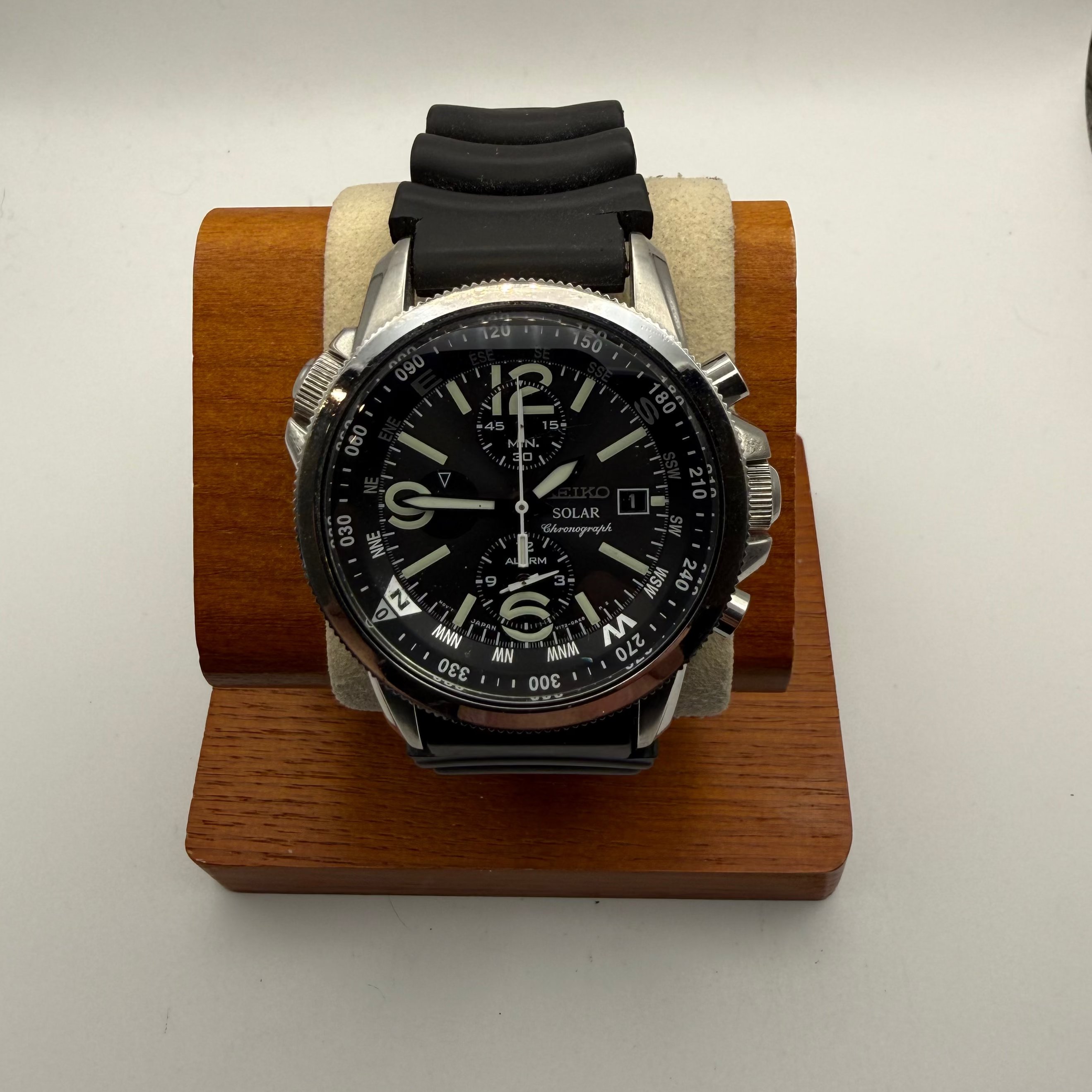 Seiko Solar Chronograph Alarm Compass V172 – Black Dial – Boxed- £229.99
