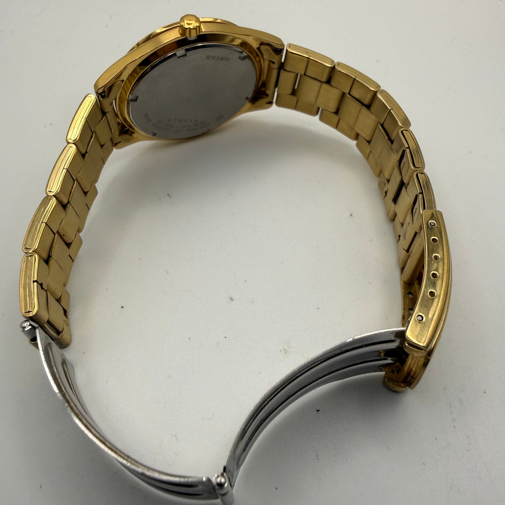 Seiko 7N43-9070 Gold Tone Day-Date Quartz Watch – January 2000- £74.99