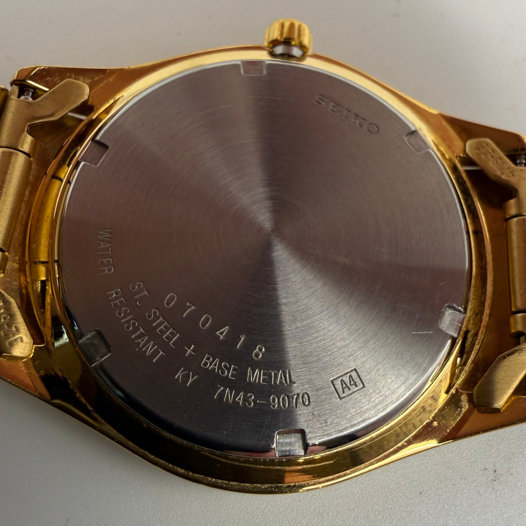 Seiko 7N43-9070 Gold Tone Day-Date Quartz Watch – January 2000- £74.99