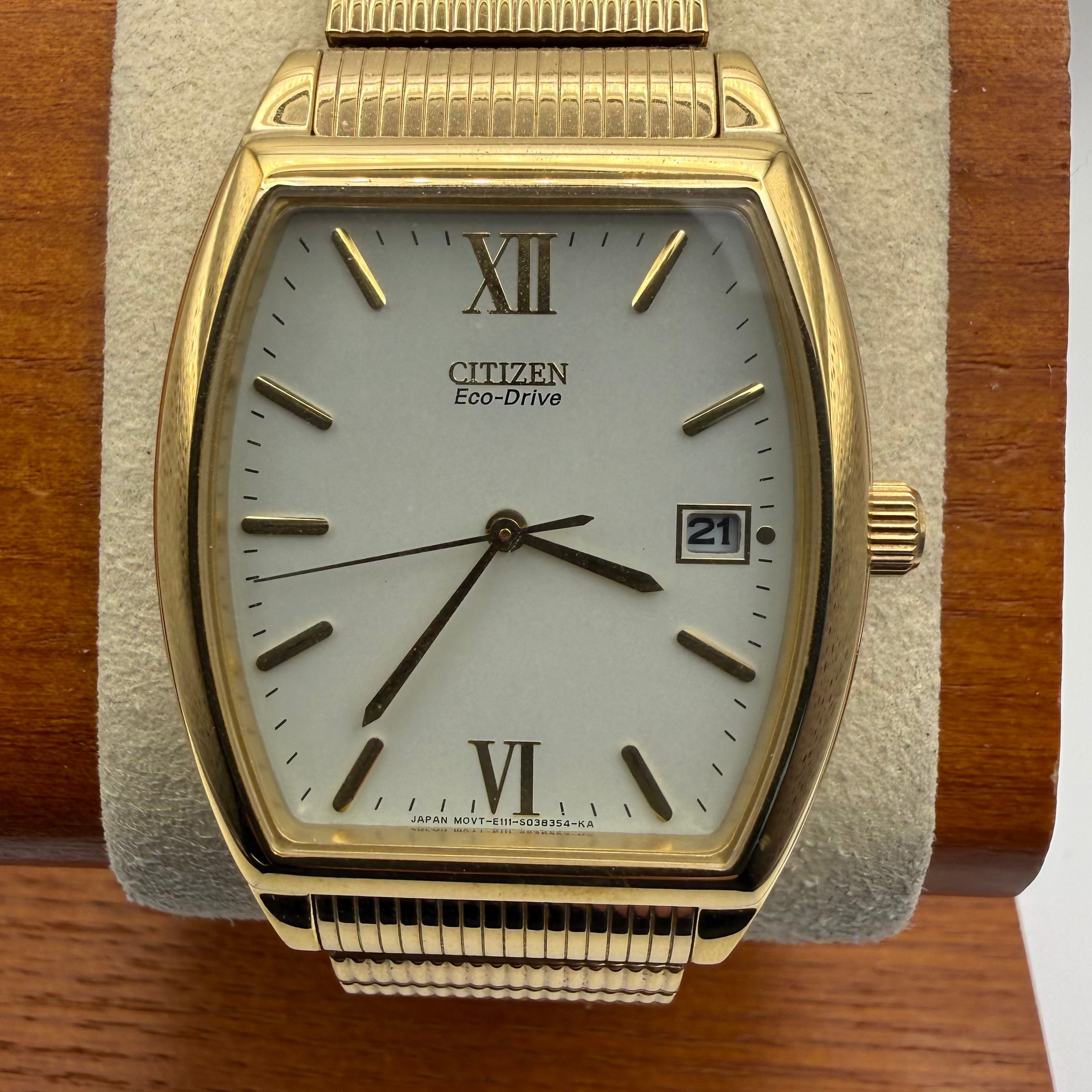Citizen Eco-Drive E111-S038354 Gold Tone Tonneau Date Watch- £90.00