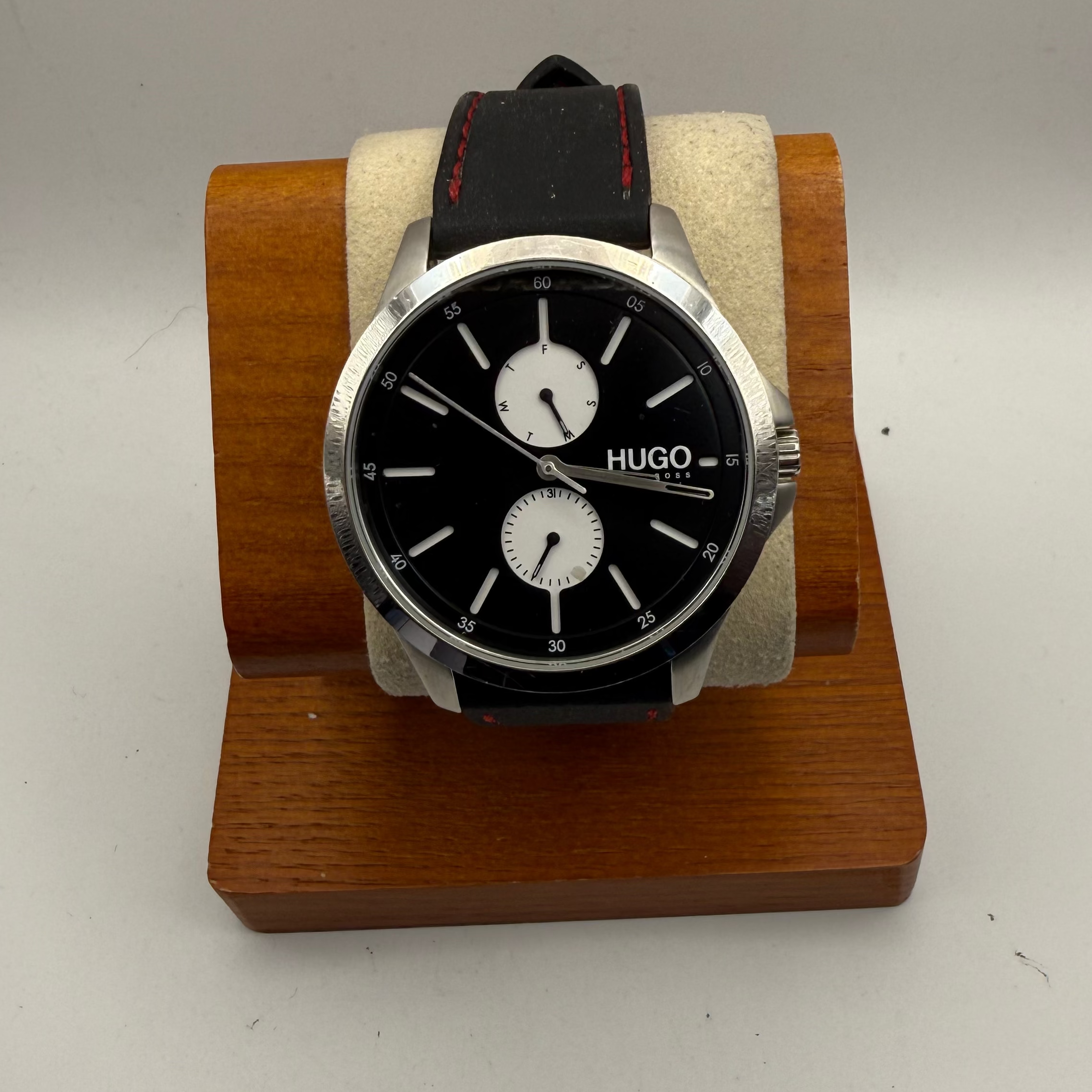 Hugo Boss 1530115 Men’s Black Dial Dual Subdial Strap Watch Full Set- £45.00