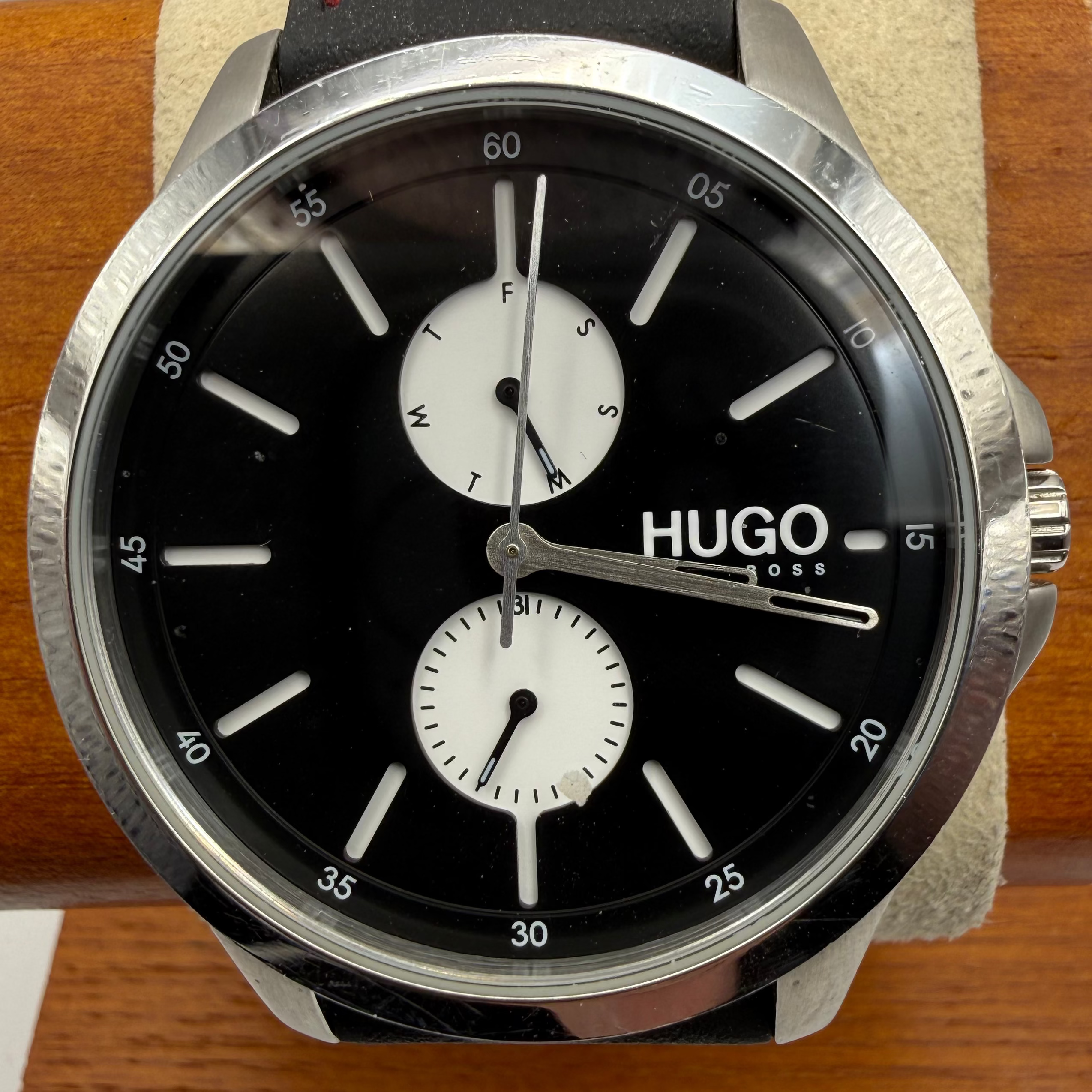 Hugo Boss 1530115 Men’s Black Dial Dual Subdial Strap Watch Full Set- £45.00