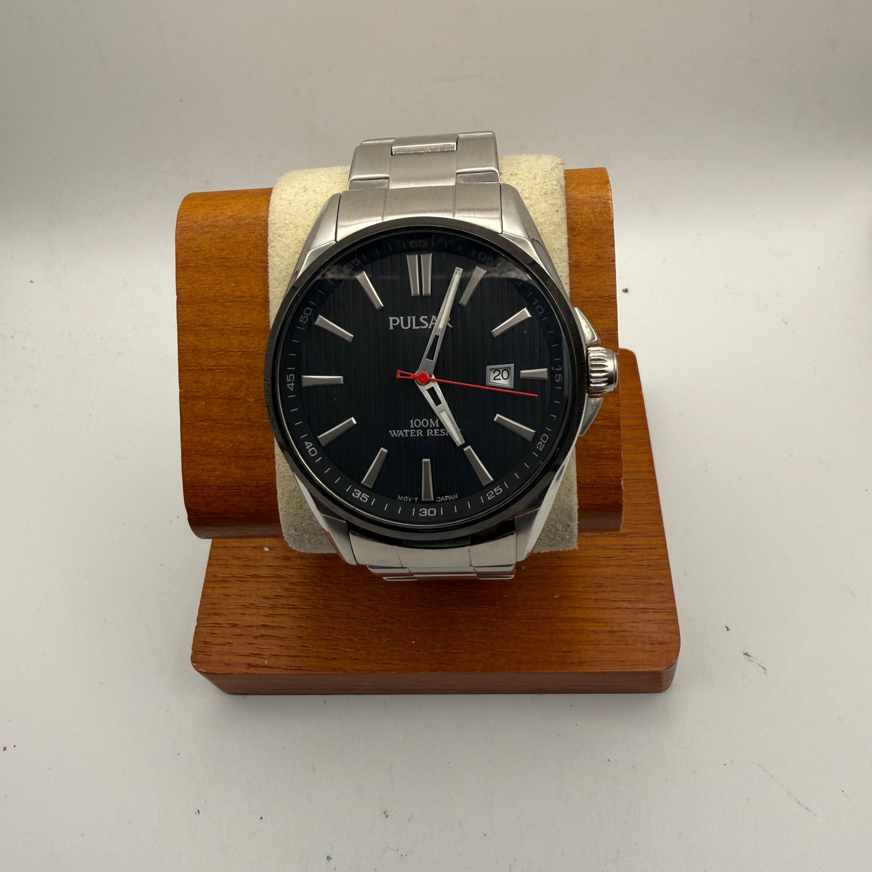 Pulsar Men’s Stainless Steel Watch – Black Dial | 41.5mm | 17cm Bracelet | Presentation Box- £45.00