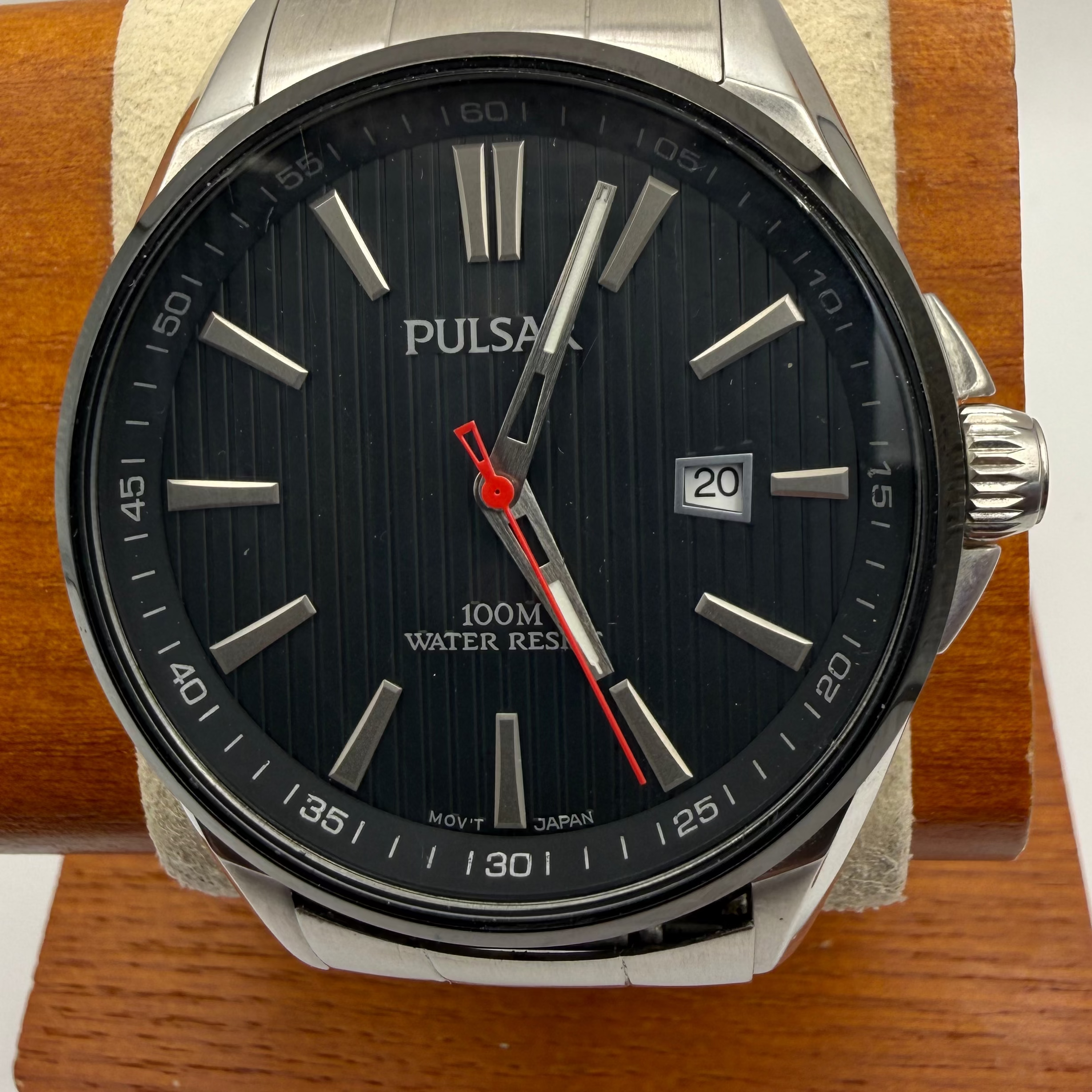 Pulsar Men’s Stainless Steel Watch – Black Dial | 41.5mm | 17cm Bracelet | Presentation Box- £45.00