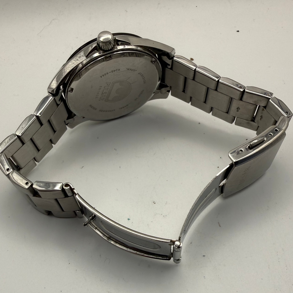 Pulsar Men’s Stainless Steel Watch – Black Dial | 41.5mm | 17cm Bracelet | Presentation Box- £45.00