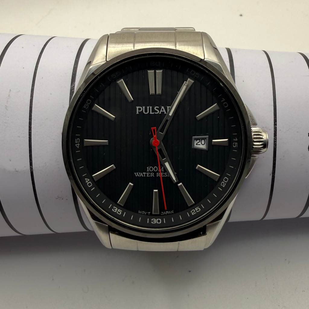 Pulsar Men’s Stainless Steel Watch – Black Dial | 41.5mm | 17cm Bracelet | Presentation Box- £45.00