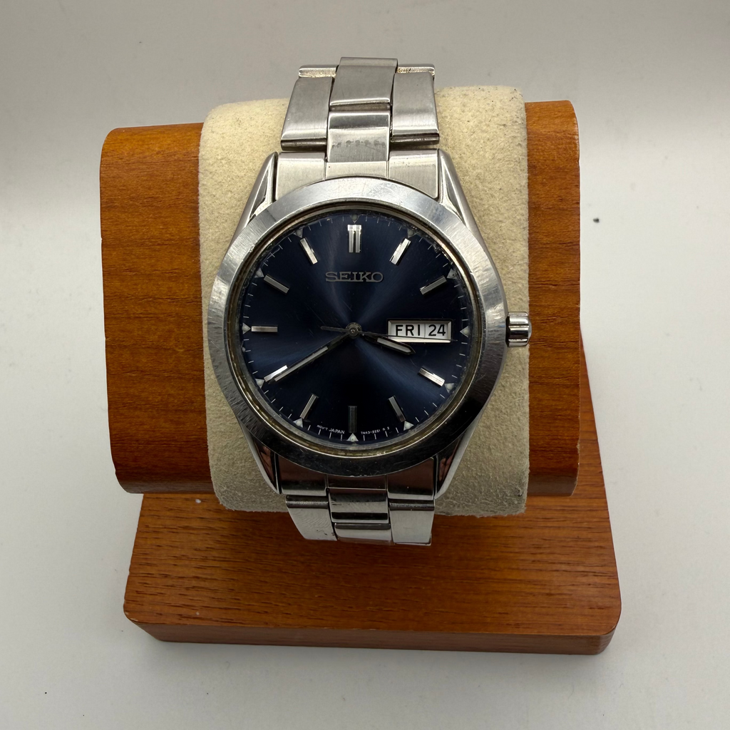 Seiko 7N43-9050 Blue Dial Day-Date Quartz Watch – Oct 1991- £60.00