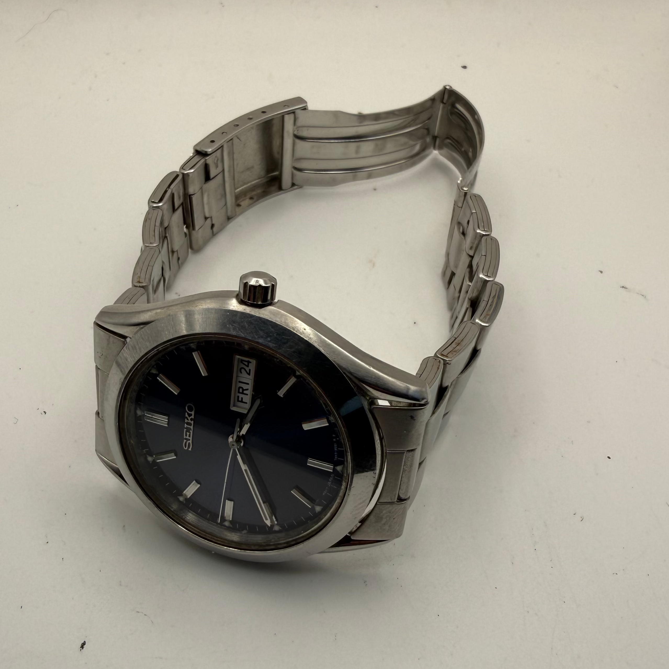 Seiko 7N43-9050 Blue Dial Day-Date Quartz Watch – Oct 1991- £60.00