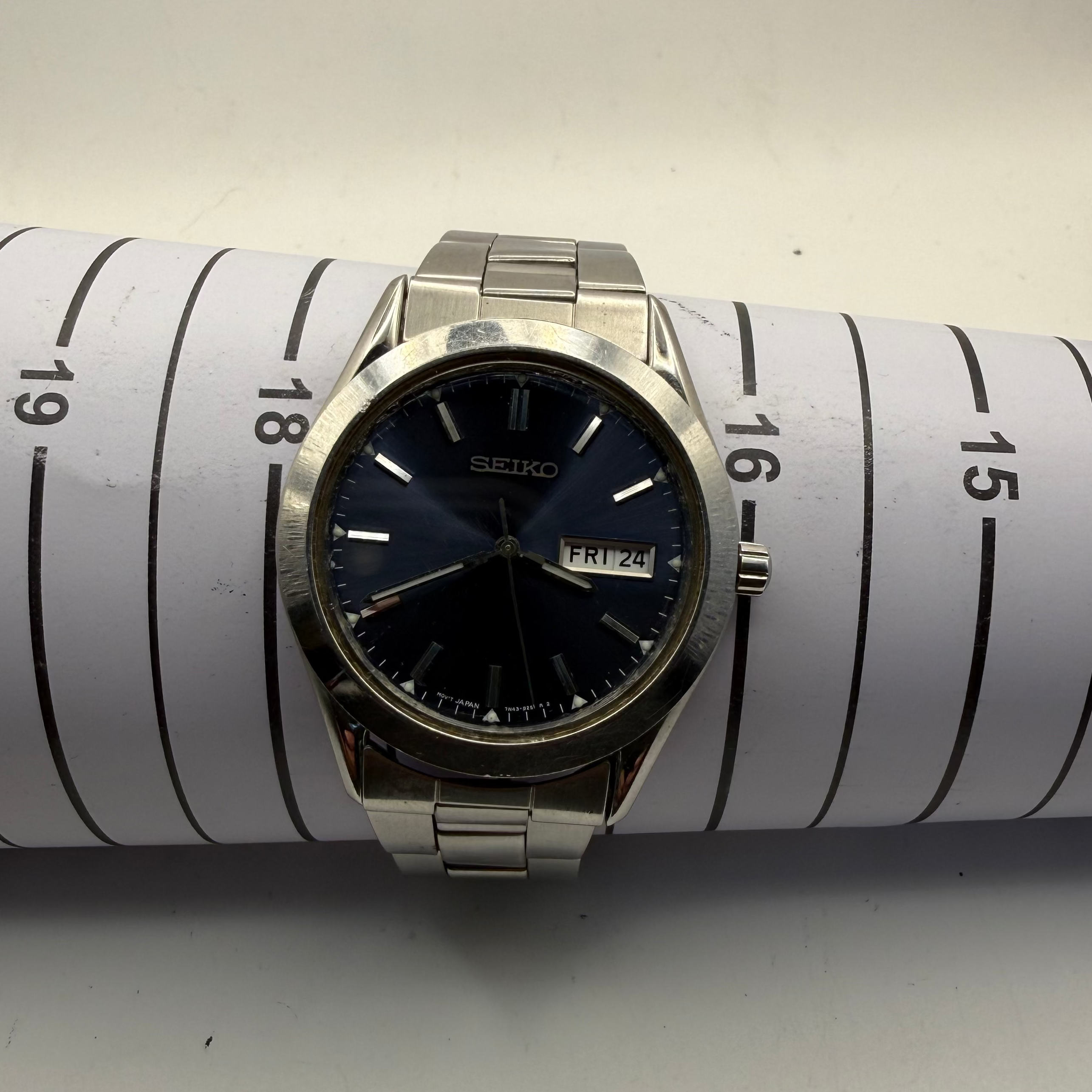 Seiko 7N43-9050 Blue Dial Day-Date Quartz Watch – Oct 1991- £60.00