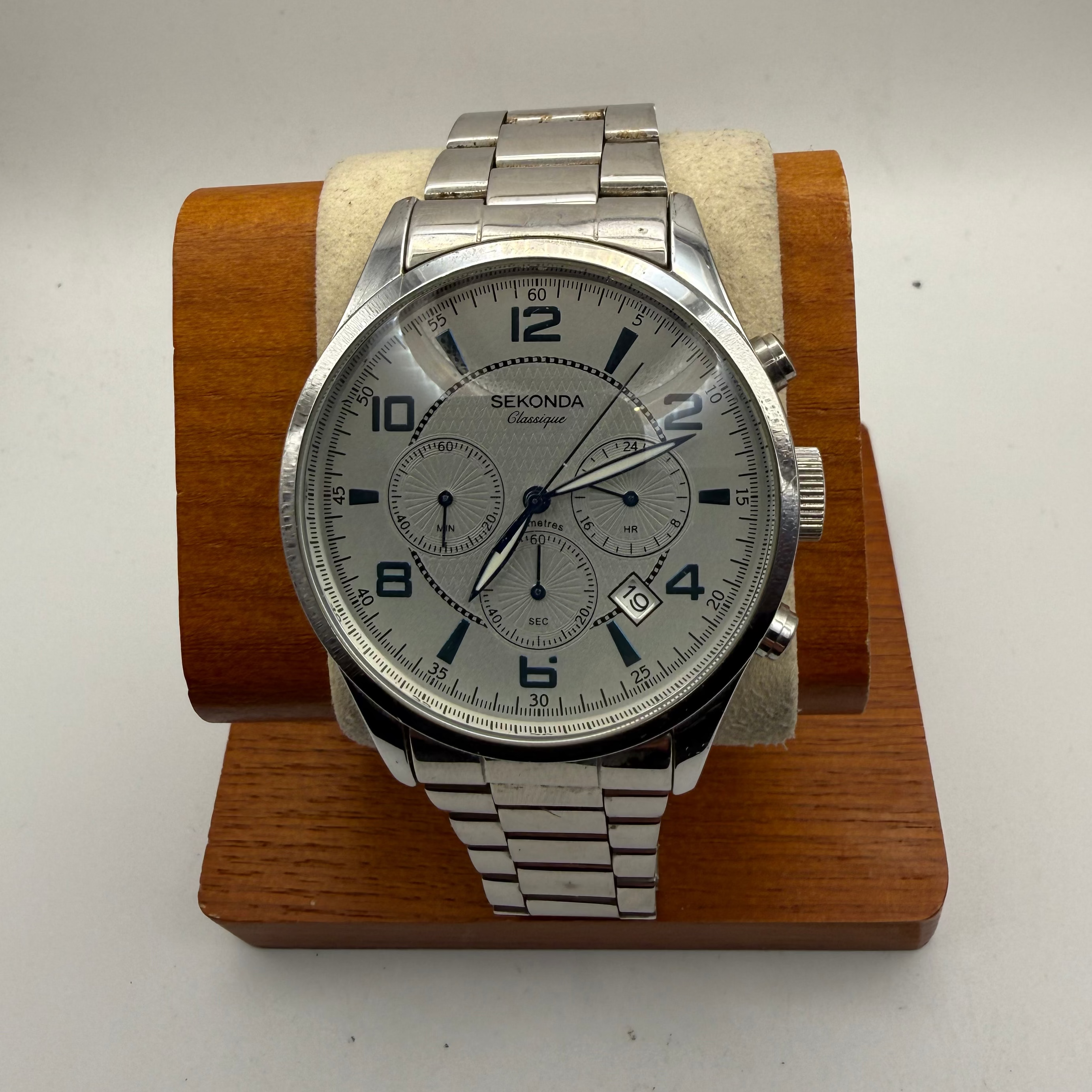 Sekonda Classique Chronograph Style Men’s Watch – Silver Dial – 21cm Bracelet- £35.00