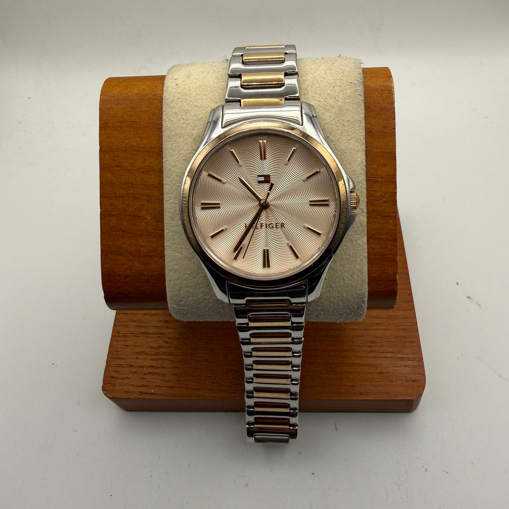 Tommy Hilfiger Ladies Two Tone Bracelet Watch – Champagne Textured Dial – Pre-Loved- £30.00