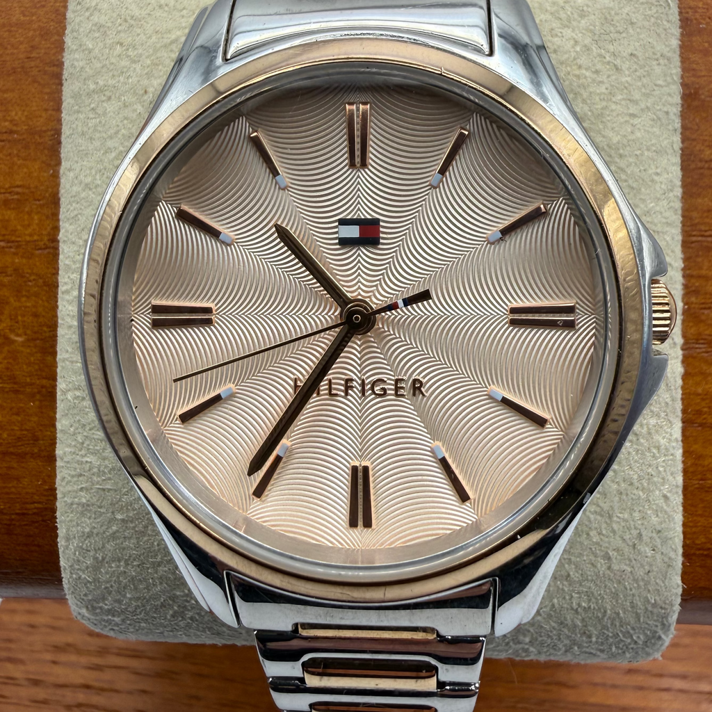 Tommy Hilfiger Ladies Two Tone Bracelet Watch – Champagne Textured Dial – Pre-Loved- £30.00