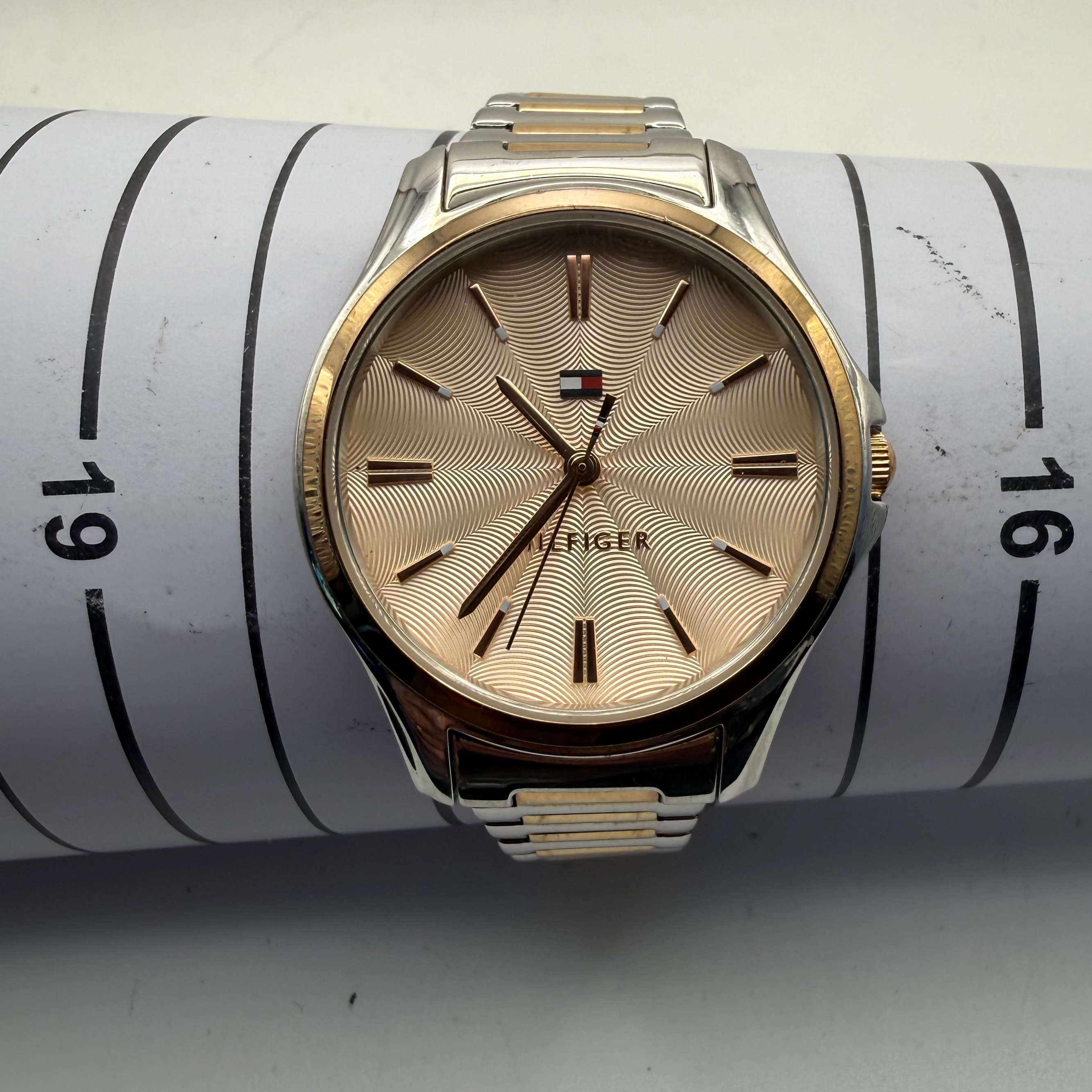 Tommy Hilfiger Ladies Two Tone Bracelet Watch – Champagne Textured Dial – Pre-Loved- £30.00