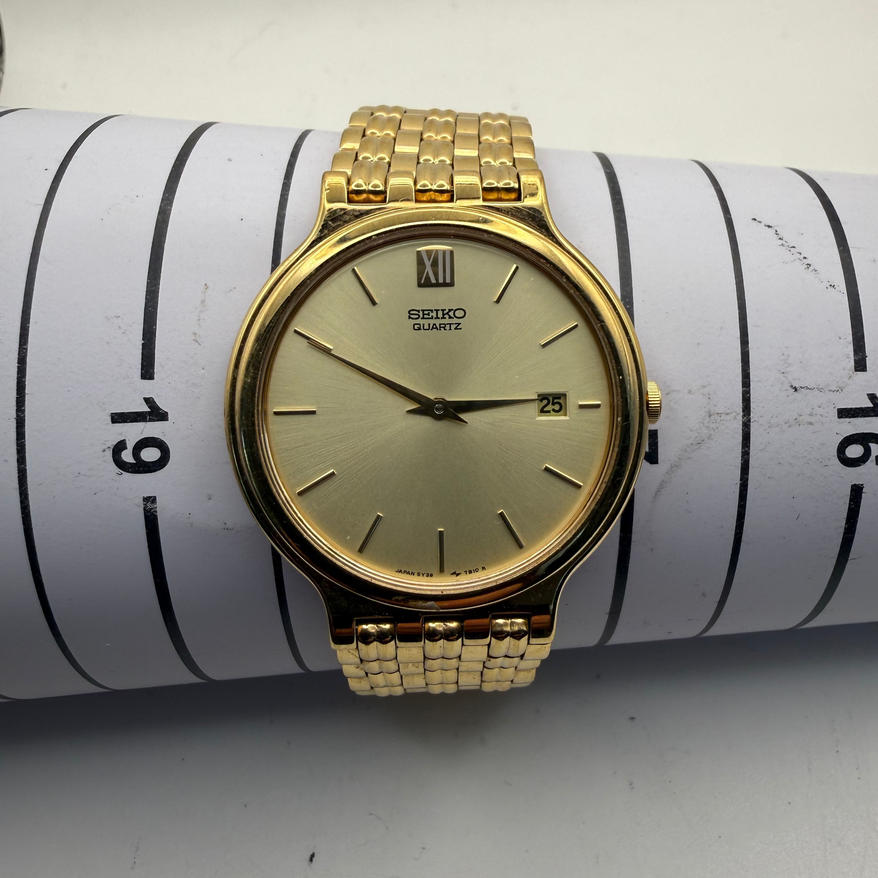 Seiko Quartz Gold Tone Dress Watch 5Y39-7A70 – Champagne Dial- £70.00