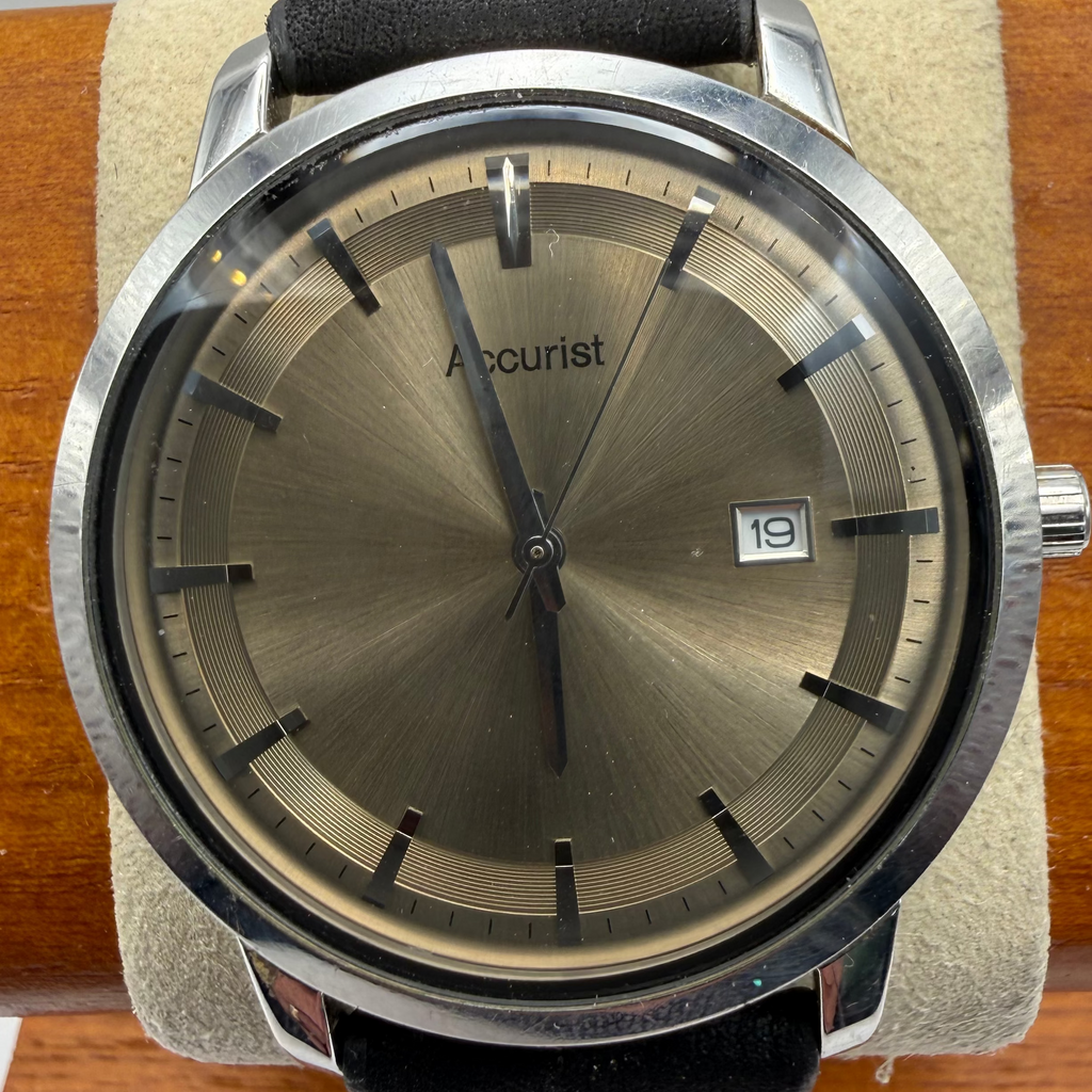Accurist MB900 Men’s Quartz Dress Watch – Champagne Dia- £40.00