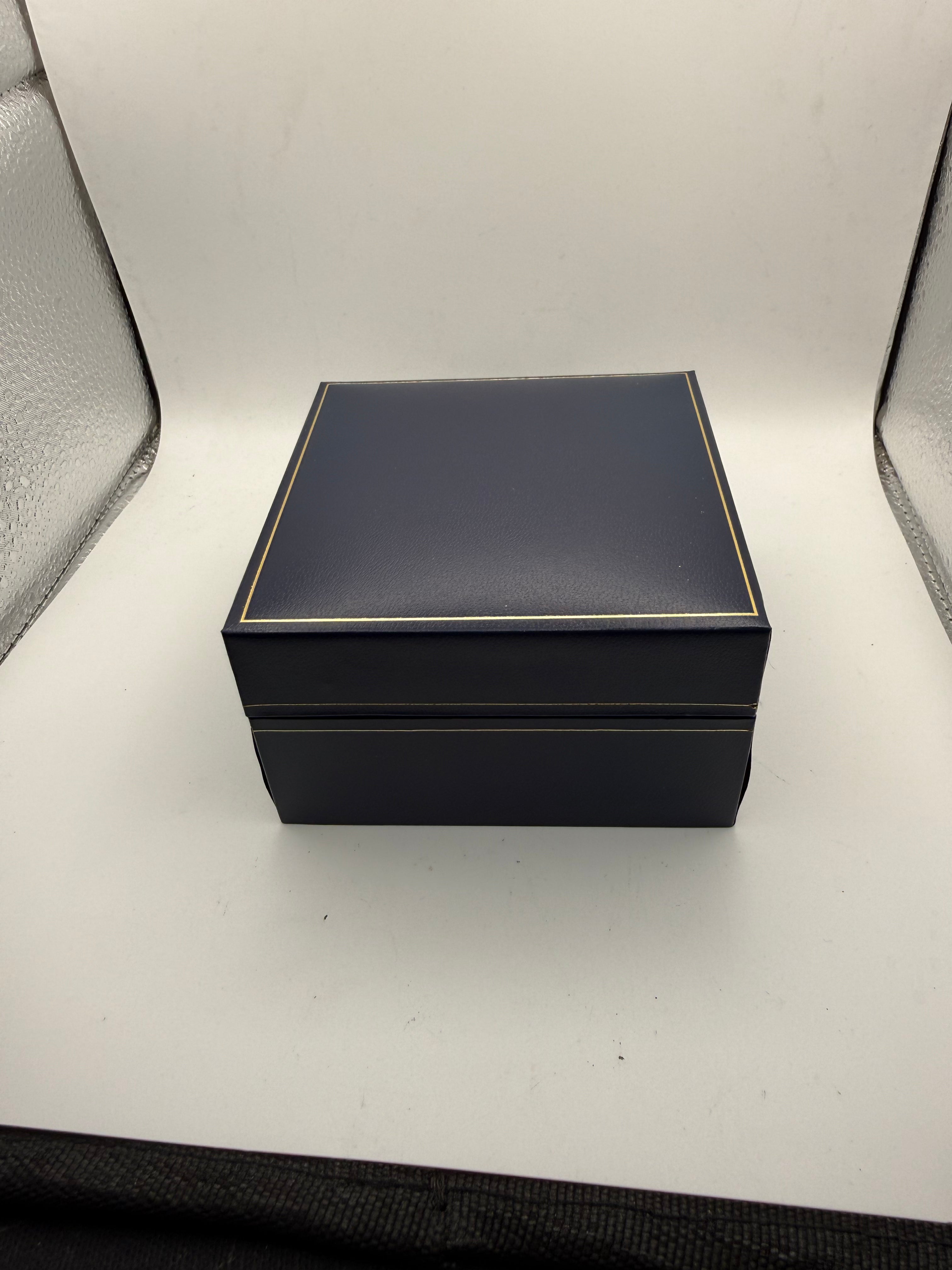 Seiko Quartz Gold Tone Black Dial 5Y32-7000 – Classic Dress Watch- £50.00