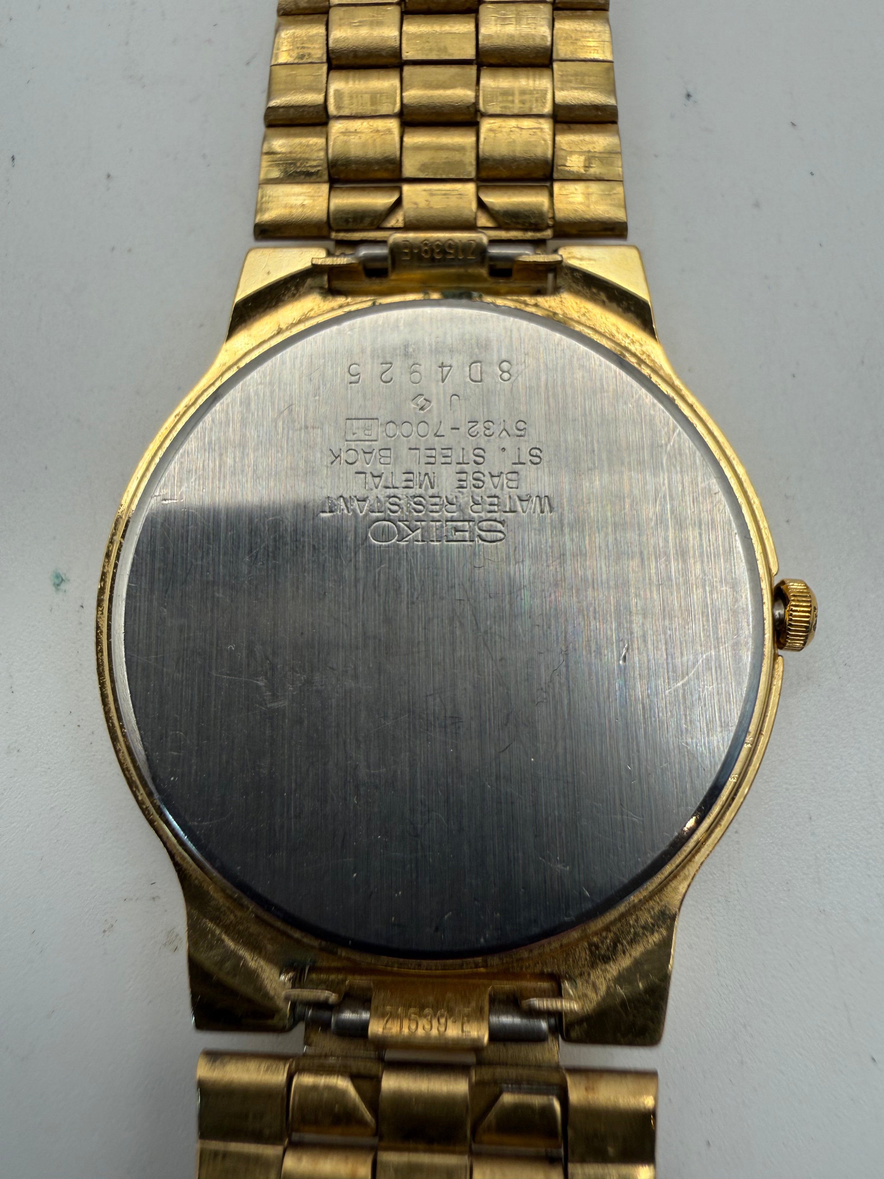 Seiko Quartz Gold Tone Black Dial 5Y32-7000 – Classic Dress Watch- £50.00