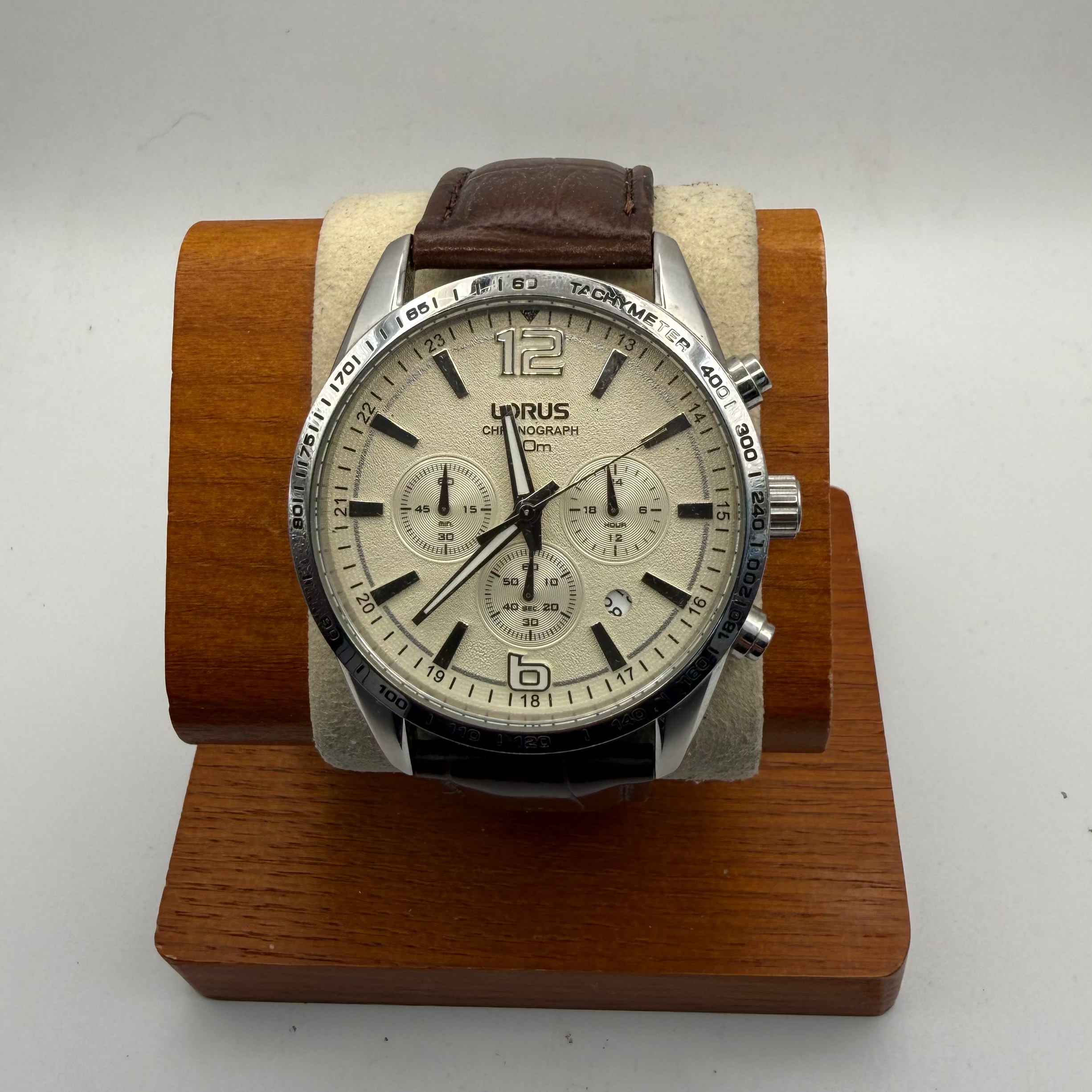Lorus Chronograph 100m Men’s Watch | Cream Dial | 45mm Case | Leather Strap | Full Set- £70.00