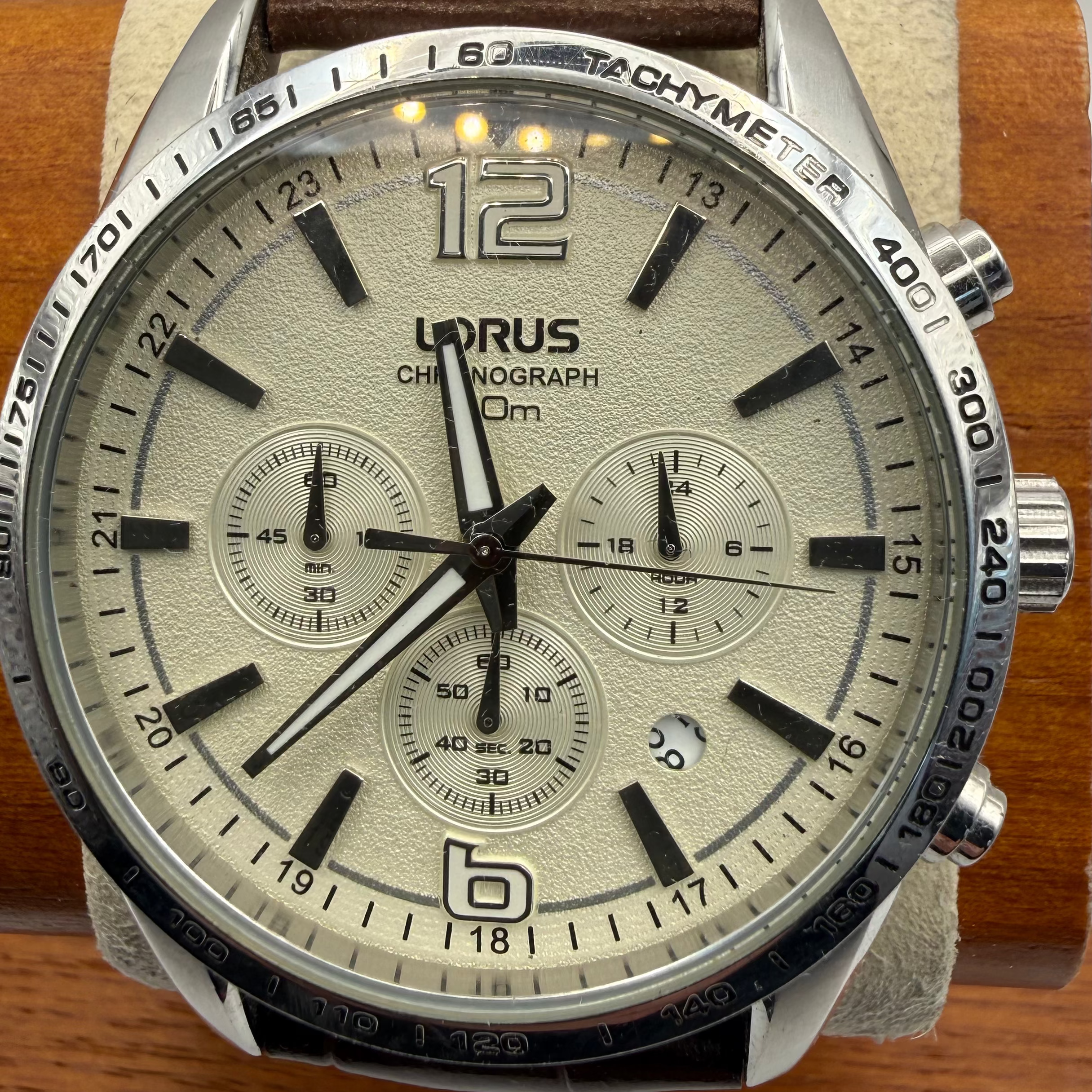 Lorus Chronograph 100m Men’s Watch | Cream Dial | 45mm Case | Leather Strap | Full Set- £70.00