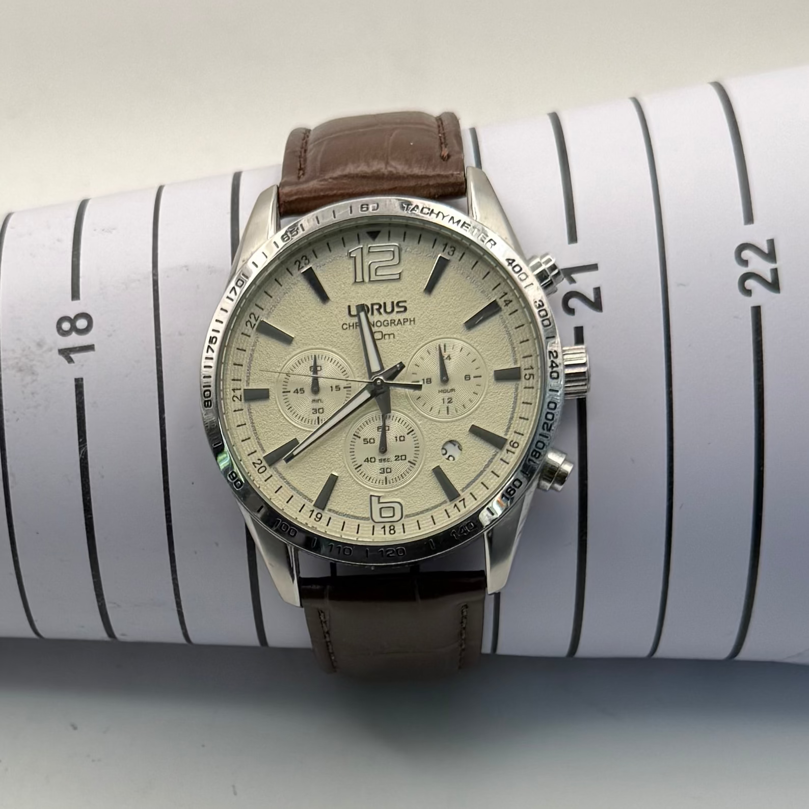 Lorus Chronograph 100m Men’s Watch | Cream Dial | 45mm Case | Leather Strap | Full Set- £70.00