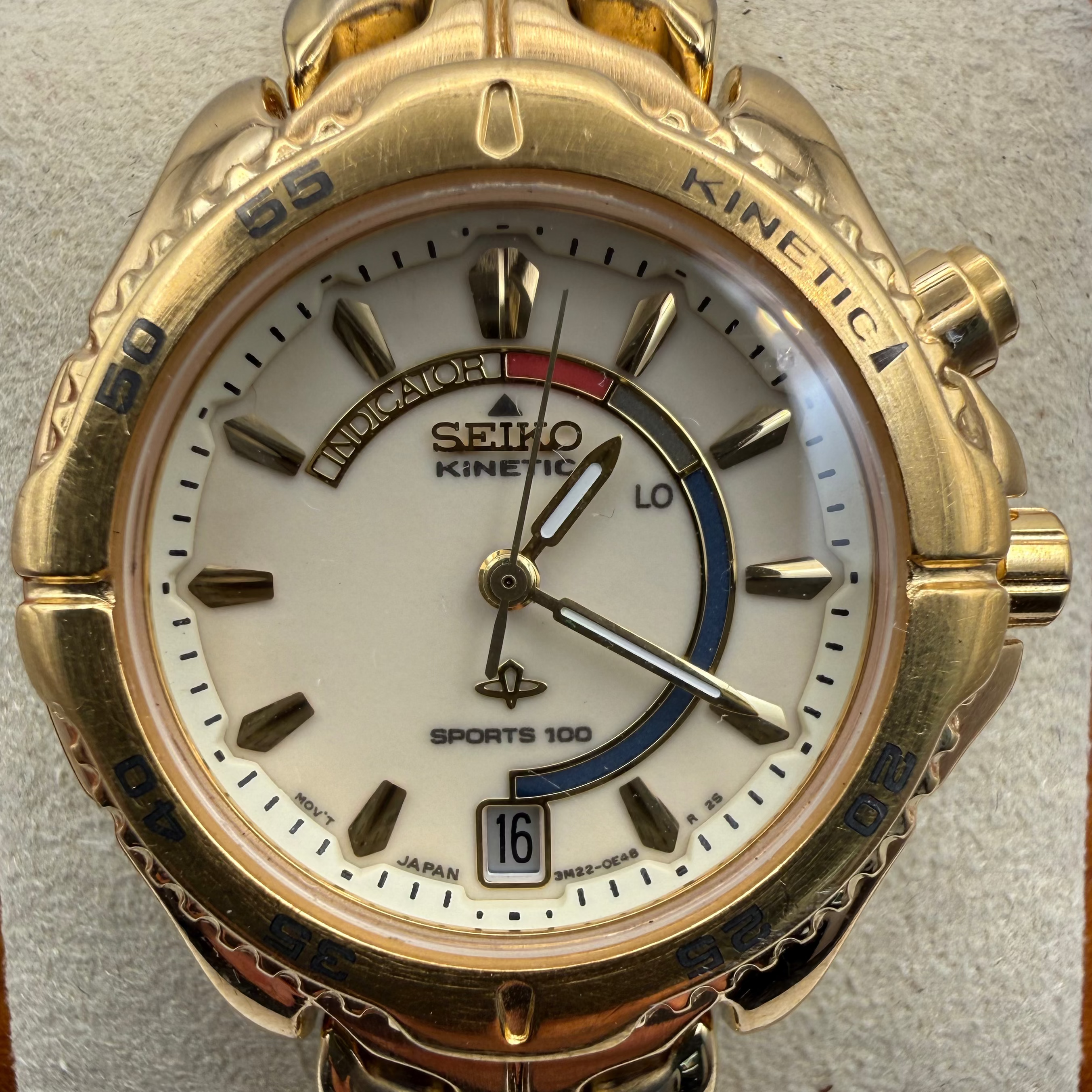 Seiko Kinetic Sports 100 3M22-0B90 Gold Tone Bracelet Watch- £180.00