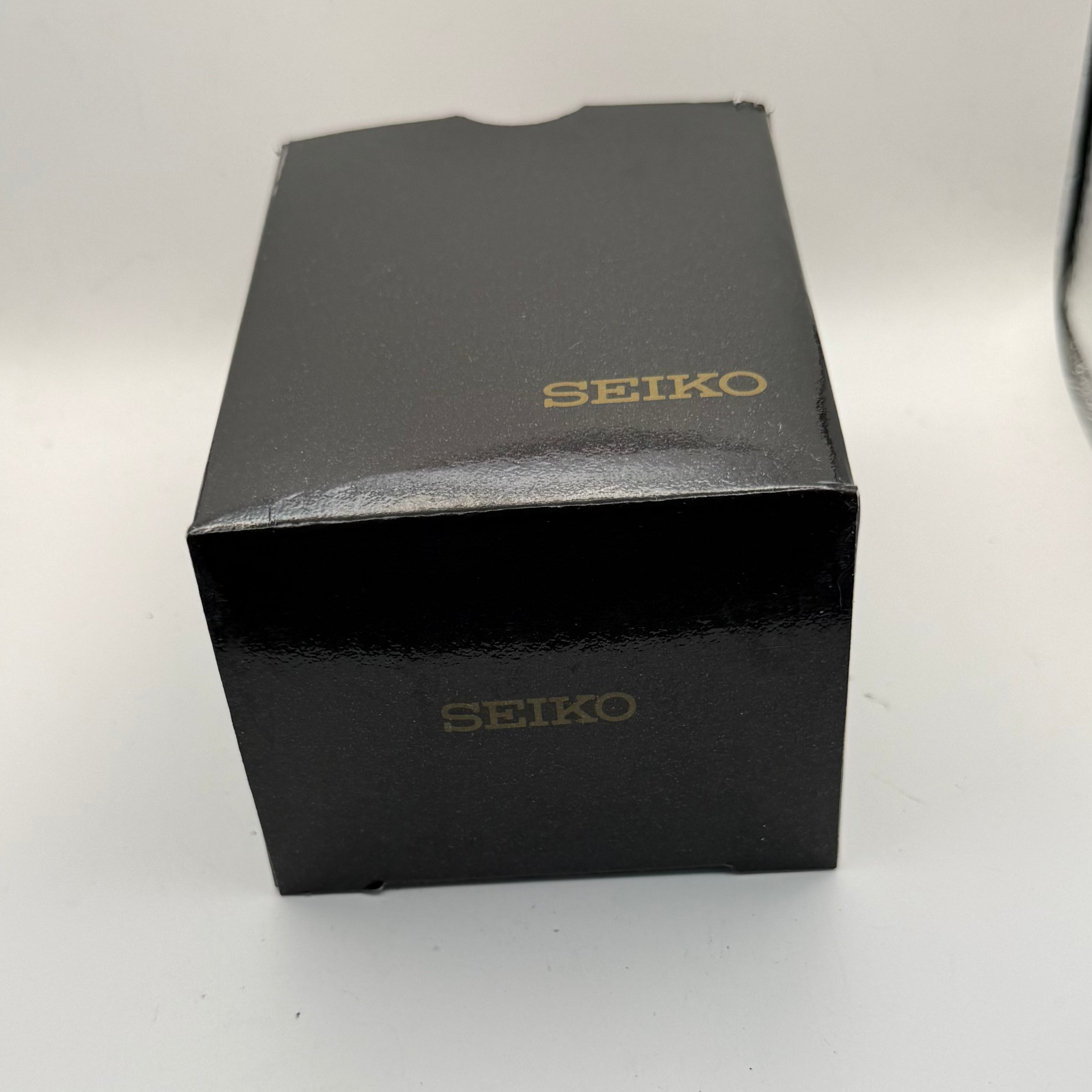 Seiko Kinetic Sports 100 3M22-0B90 Gold Tone Bracelet Watch- £180.00