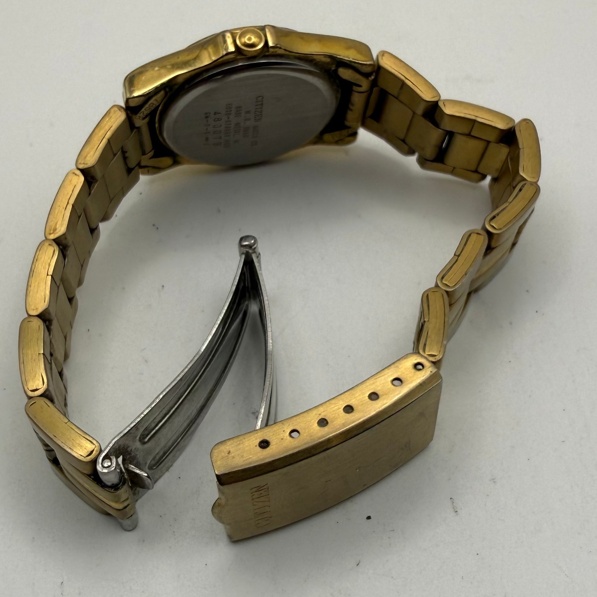 Citizen Eco-Drive Ladies Gold Tone Bracelet Watch 27mm 16cm FULLY TESTED AND WORKING- £40.00