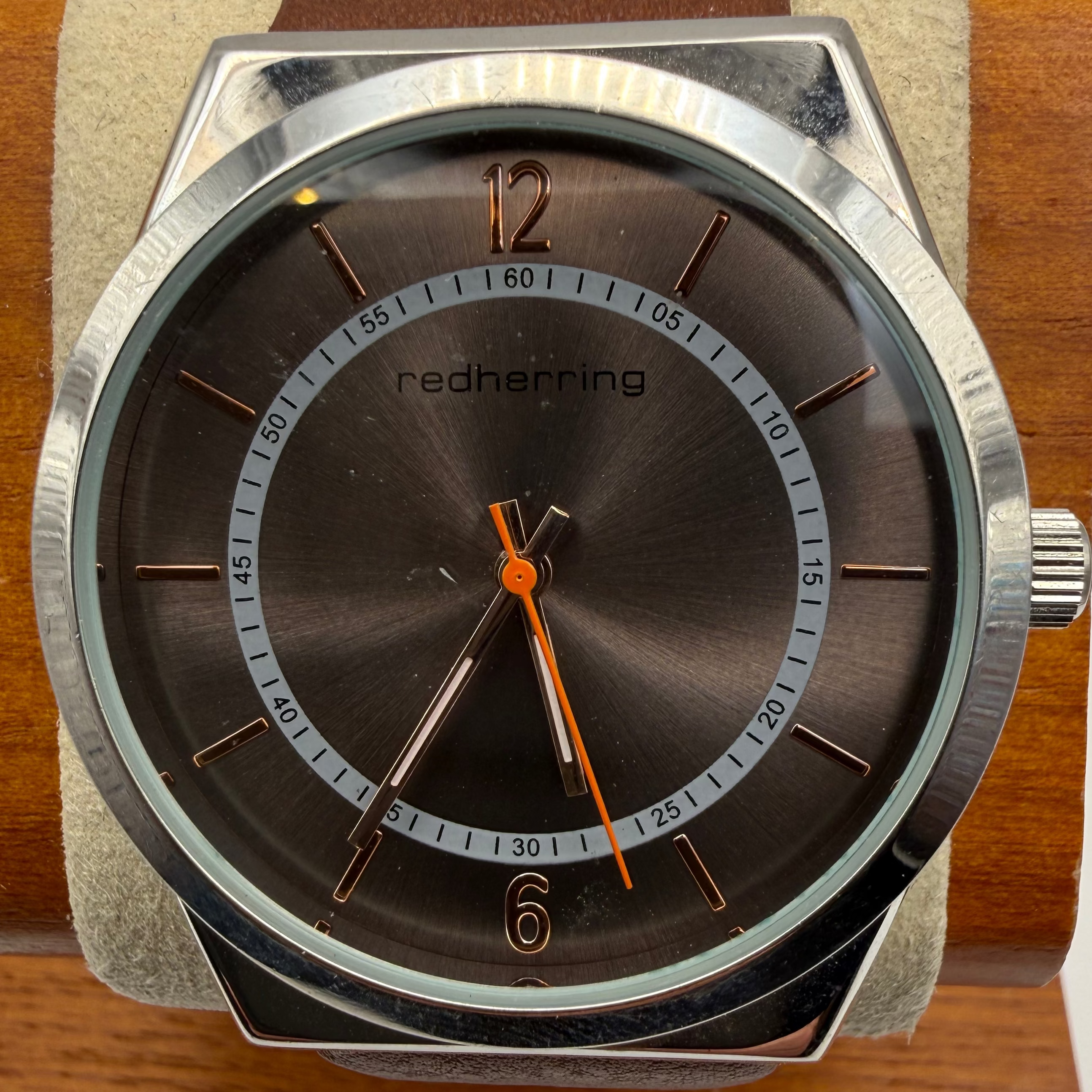 Red Herring Minimalist Brown Dial Watch 43mm – FULLY TESTED AND WORKING- £40.00