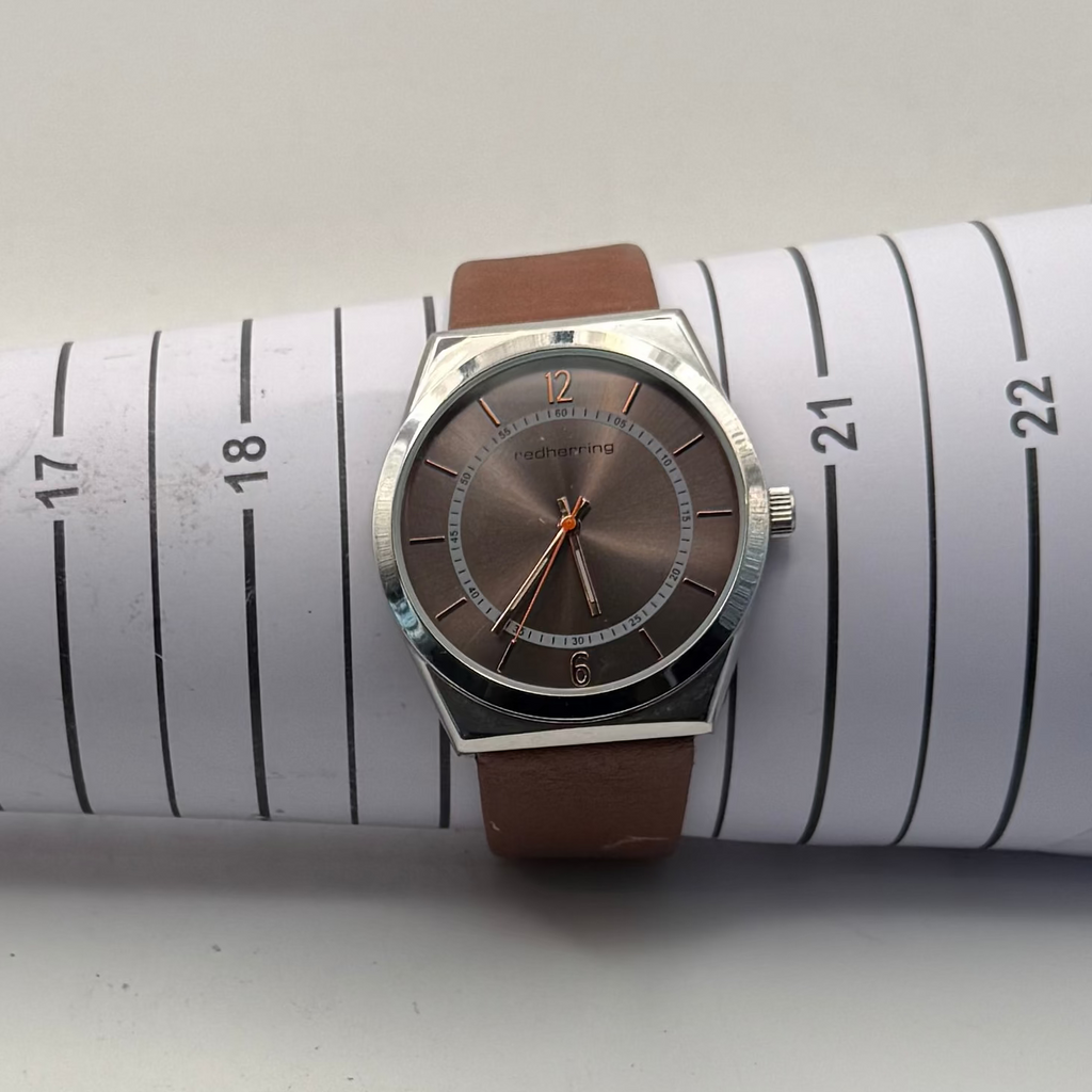 Red Herring Minimalist Brown Dial Watch 43mm – FULLY TESTED AND WORKING- £40.00
