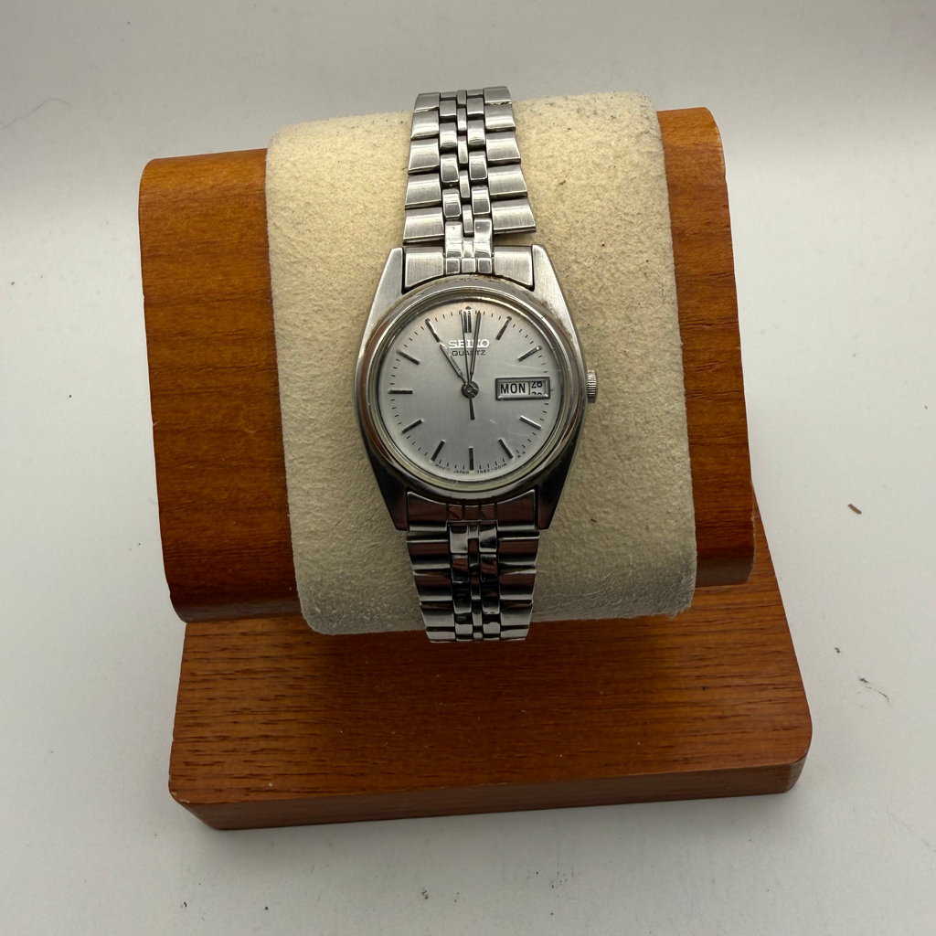 Seiko Quartz Day Date Silver Dial 25mm – FULLY TESTED AND WORKING- £