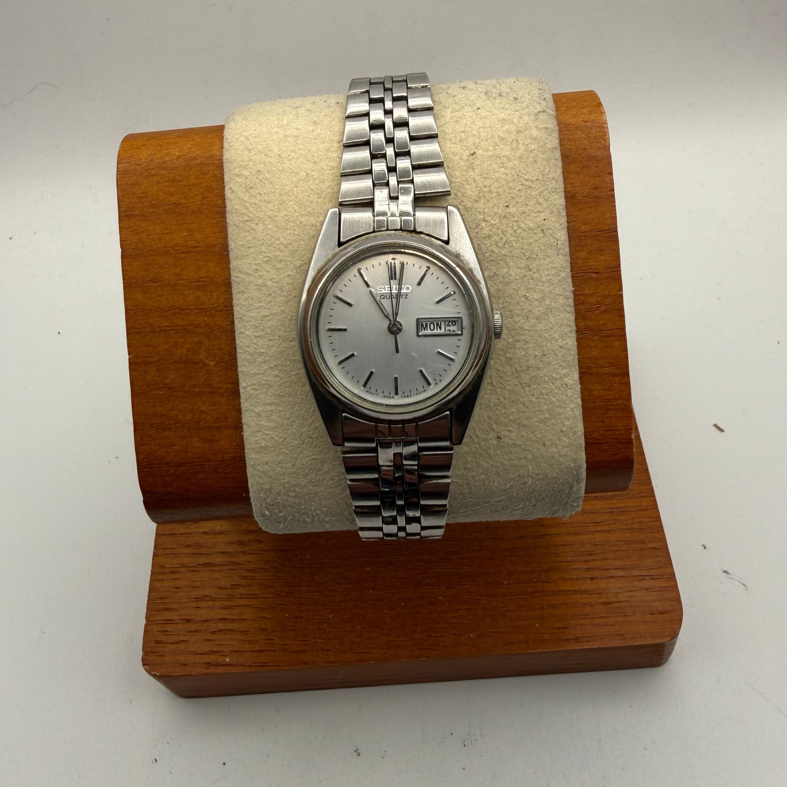Seiko Quartz Day Date Silver Dial 25mm – FULLY TESTED AND WORKING- £
