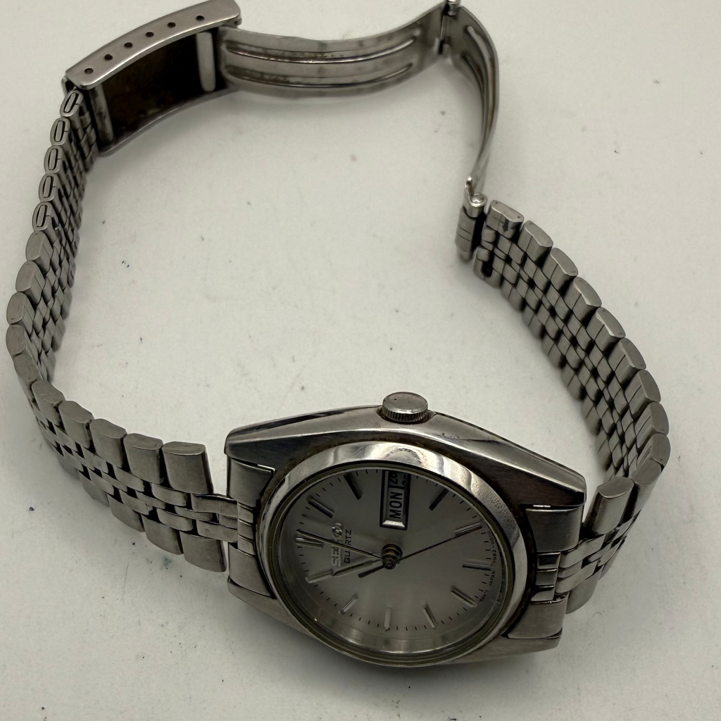 Seiko Quartz Day Date Silver Dial 25mm – FULLY TESTED AND WORKING- £