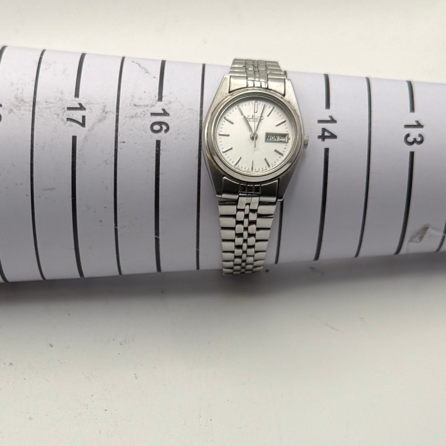 Seiko Quartz Day Date Silver Dial 25mm – FULLY TESTED AND WORKING- £