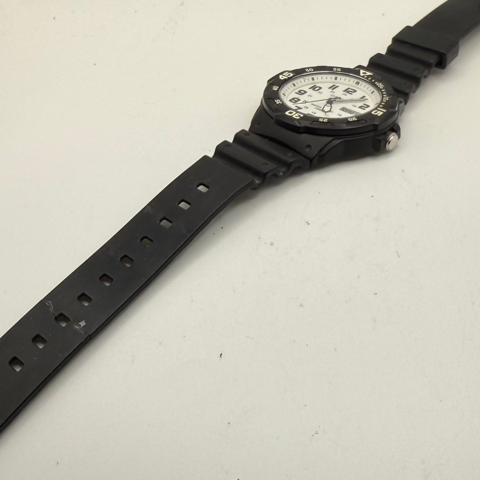 Casio MRW-200H White Dial 100M Men’s Watch (Fully Tested and Working)- £35.00