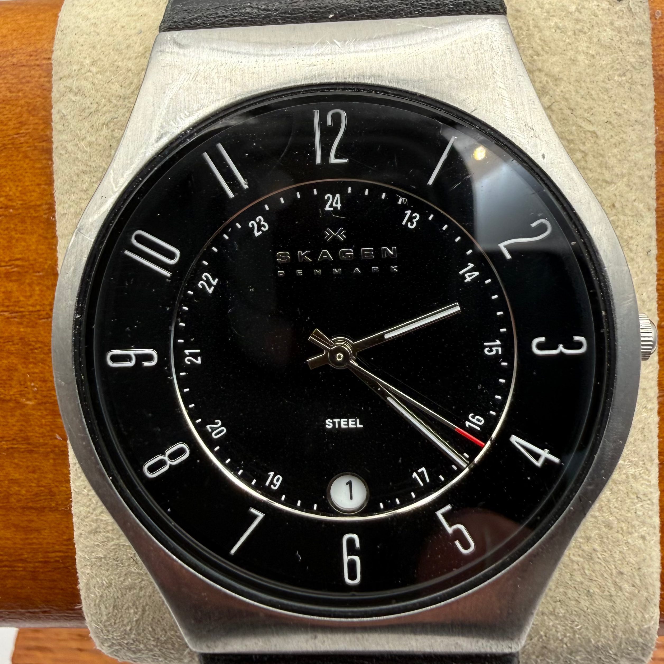 Skagen Denmark Minimalist Black Dial Watch (Fully Tested and Working)- £50.00