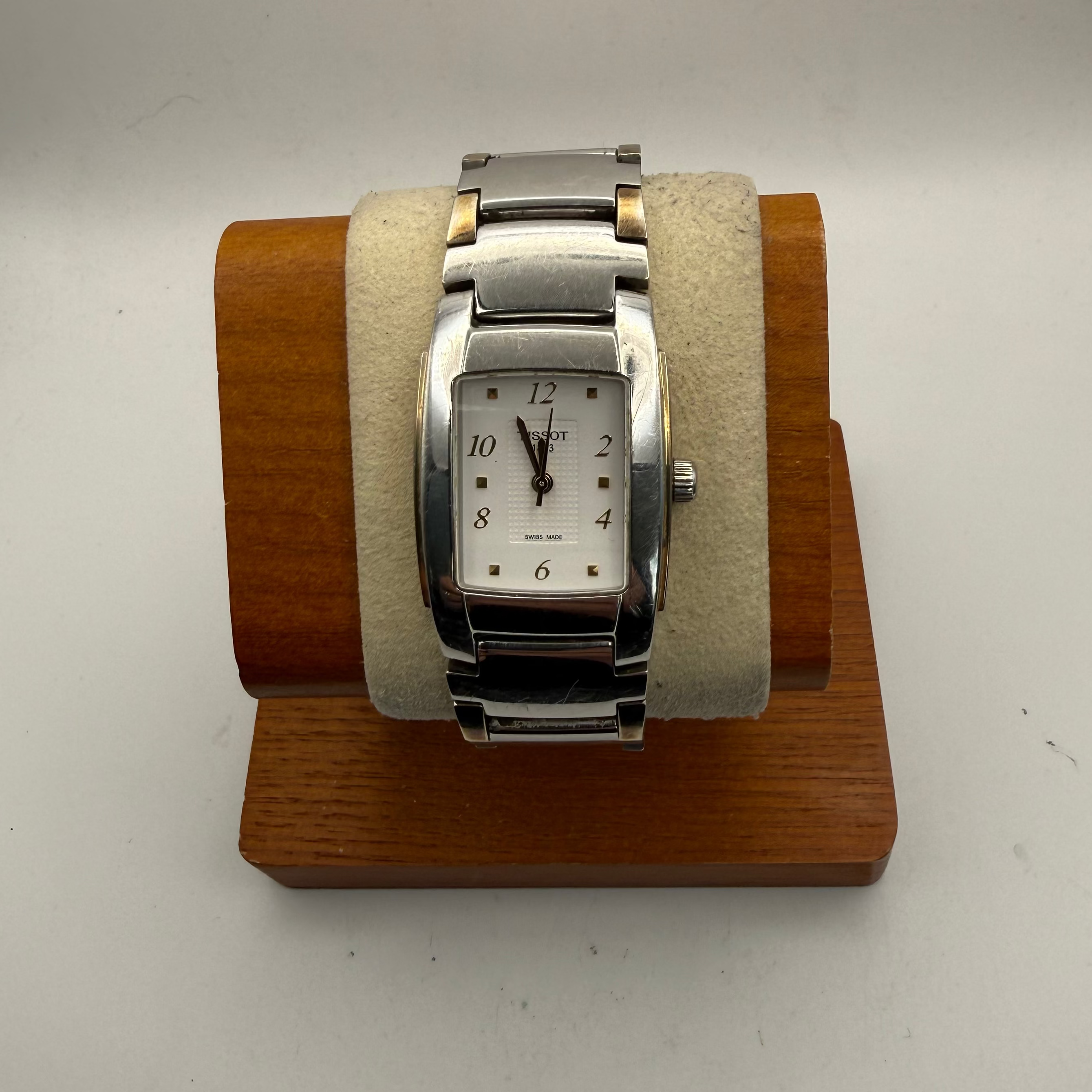 Tissot Ladies Dress Watch T10.1.585.53 Swiss Made – Stunning Pre-Loved Example- £140.00