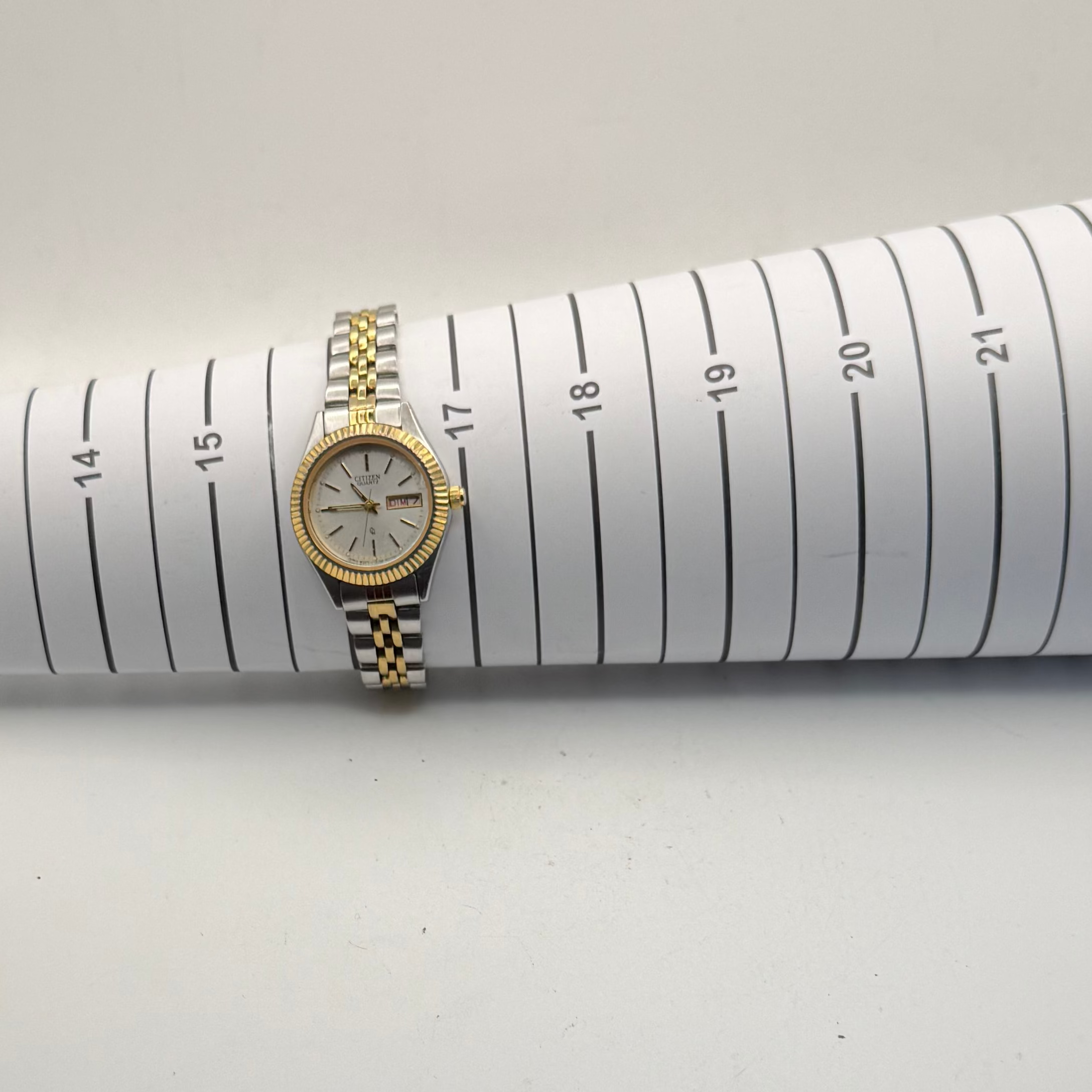 Citizen Quartz Two Tone Ladies Day Date Watch 5500-R00418- £35.00