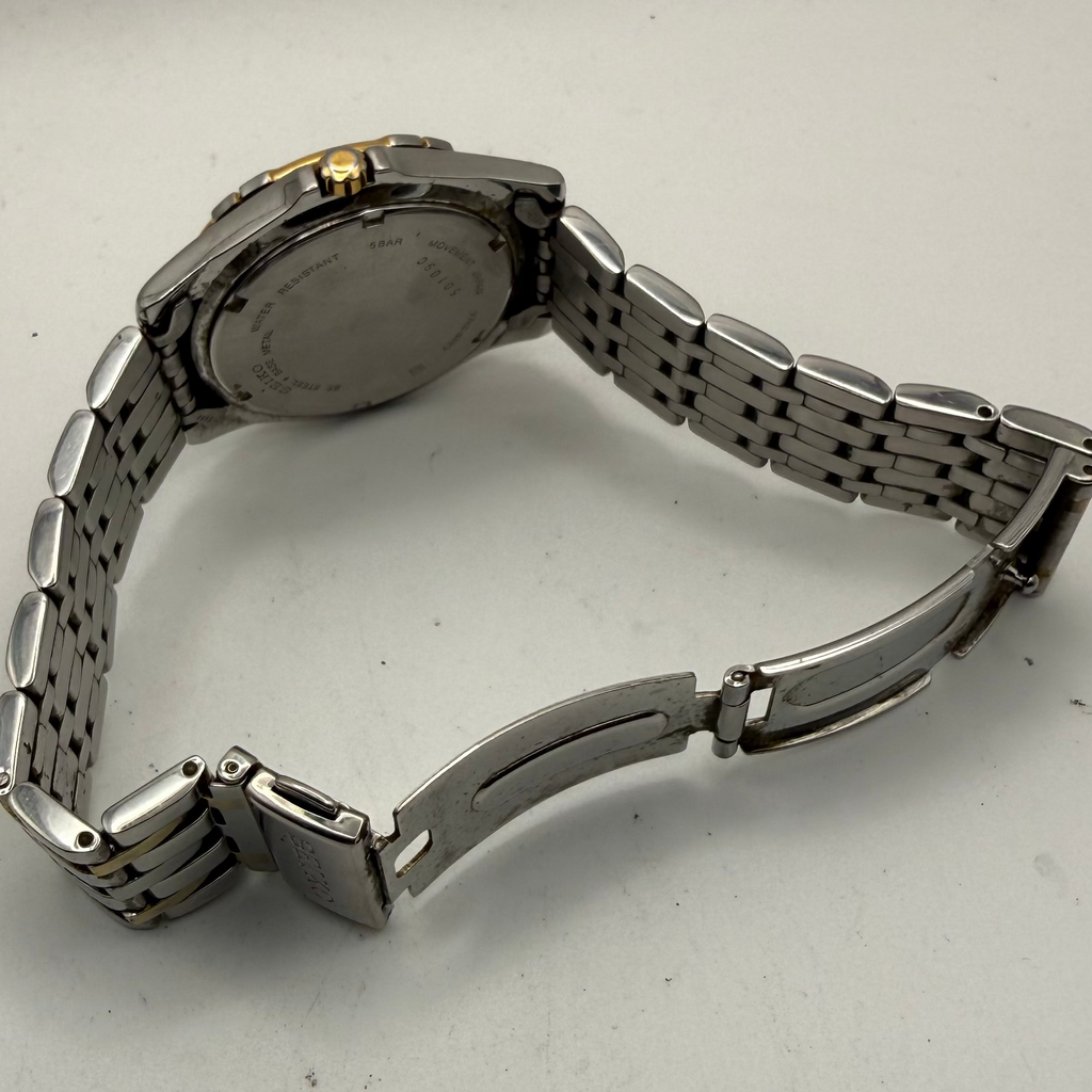 Seiko V743-8B29 Two Tone Day Date Quartz Watch – Circa May 2000- £75.00