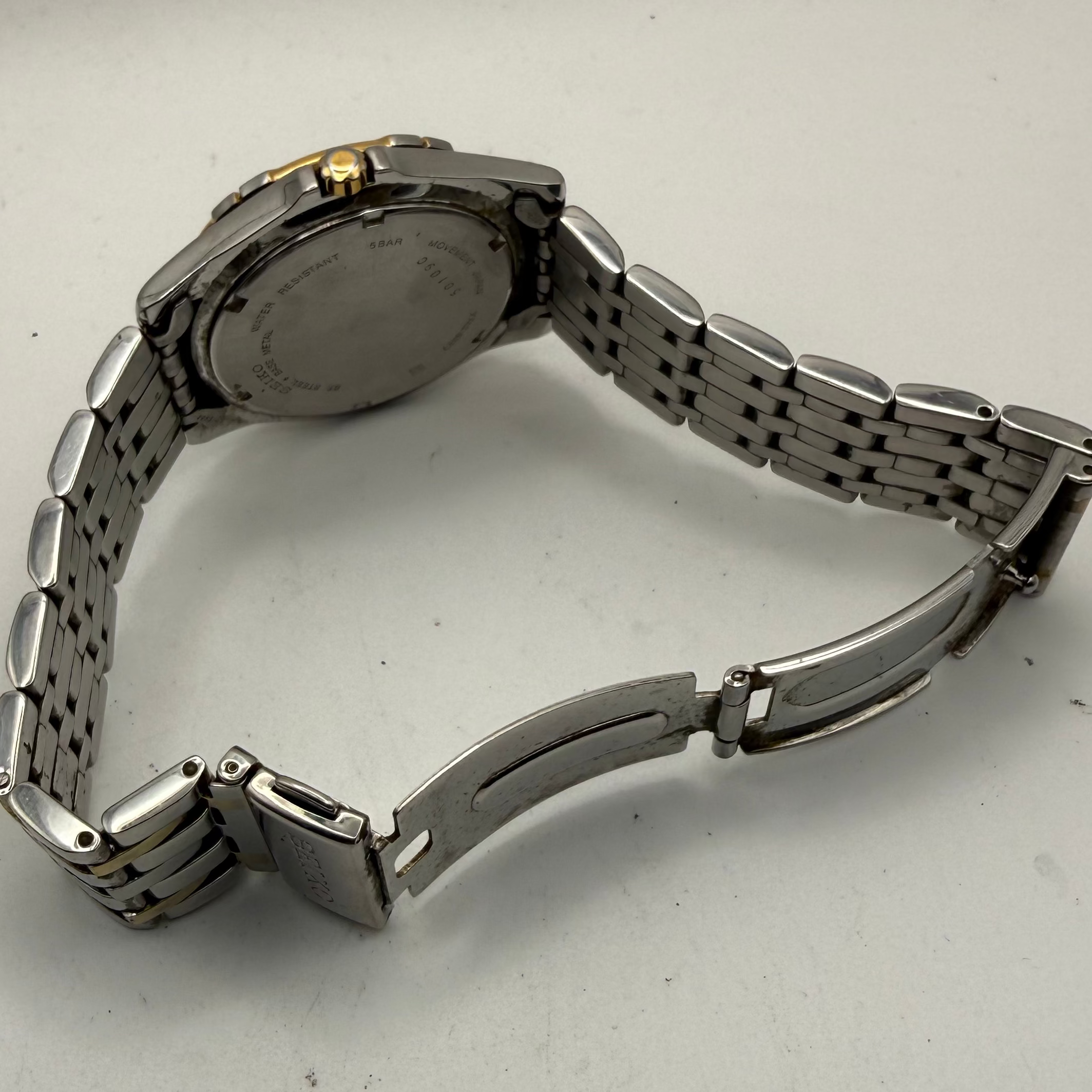 Seiko V743-8B29 Two Tone Day Date Quartz Watch – Circa May 2000- £75.00