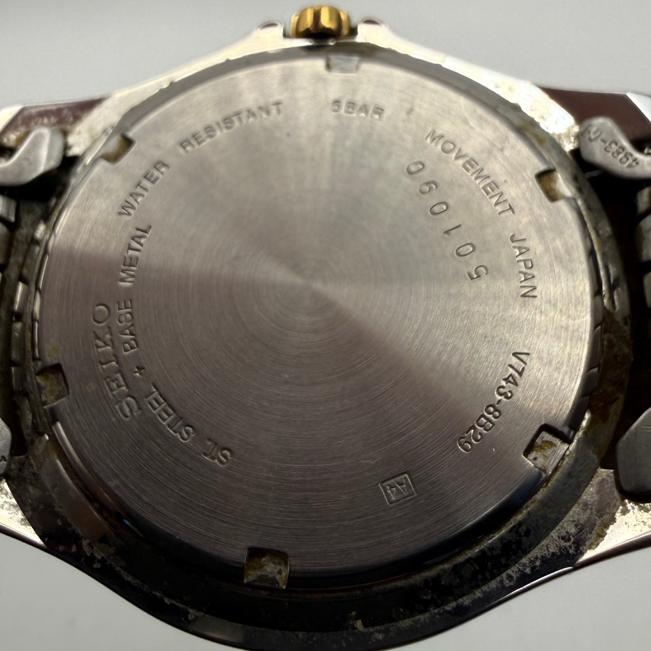 Seiko V743-8B29 Two Tone Day Date Quartz Watch – Circa May 2000- £75.00