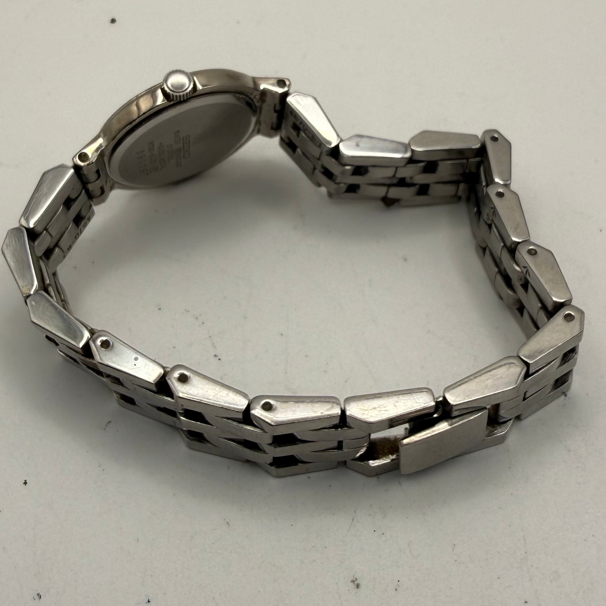 Seiko Ladies Quartz Dress Watch V700-6K80- £50.00