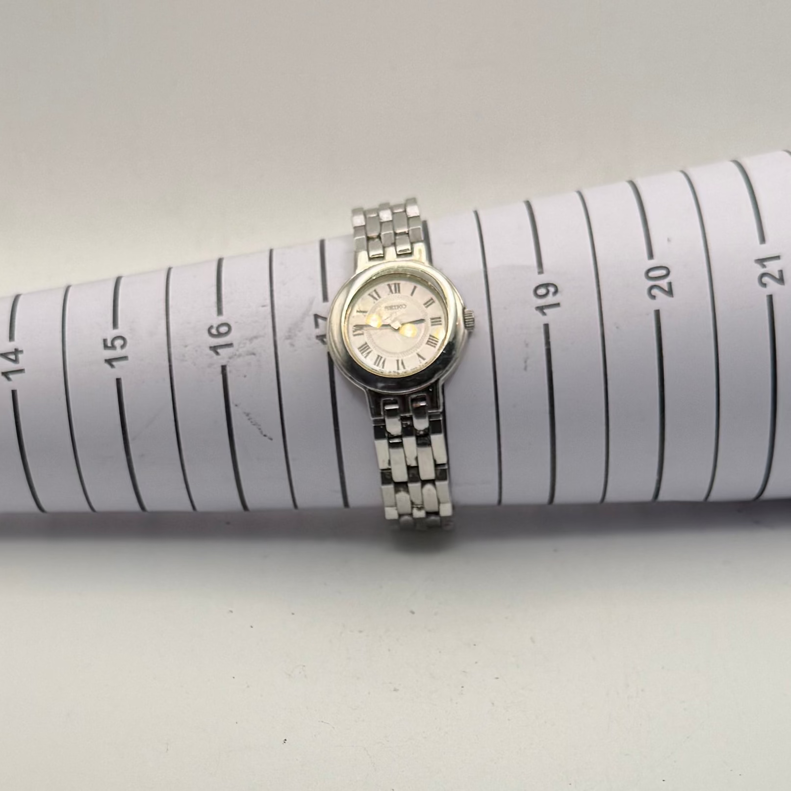 Seiko Ladies Quartz Dress Watch V700-6K80- £50.00