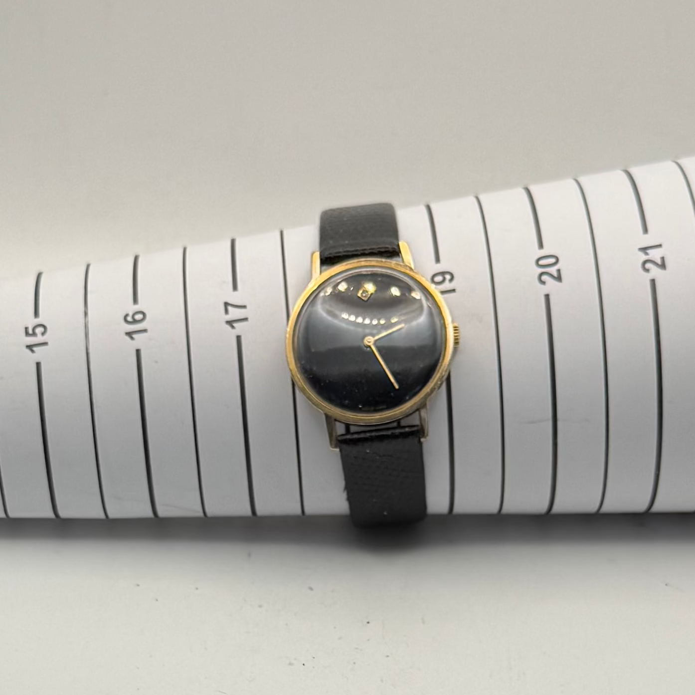 Vintage Raymond Weil Geneve Mechanical Wind Up Dress Watch Swiss Made 34mm- £85.00