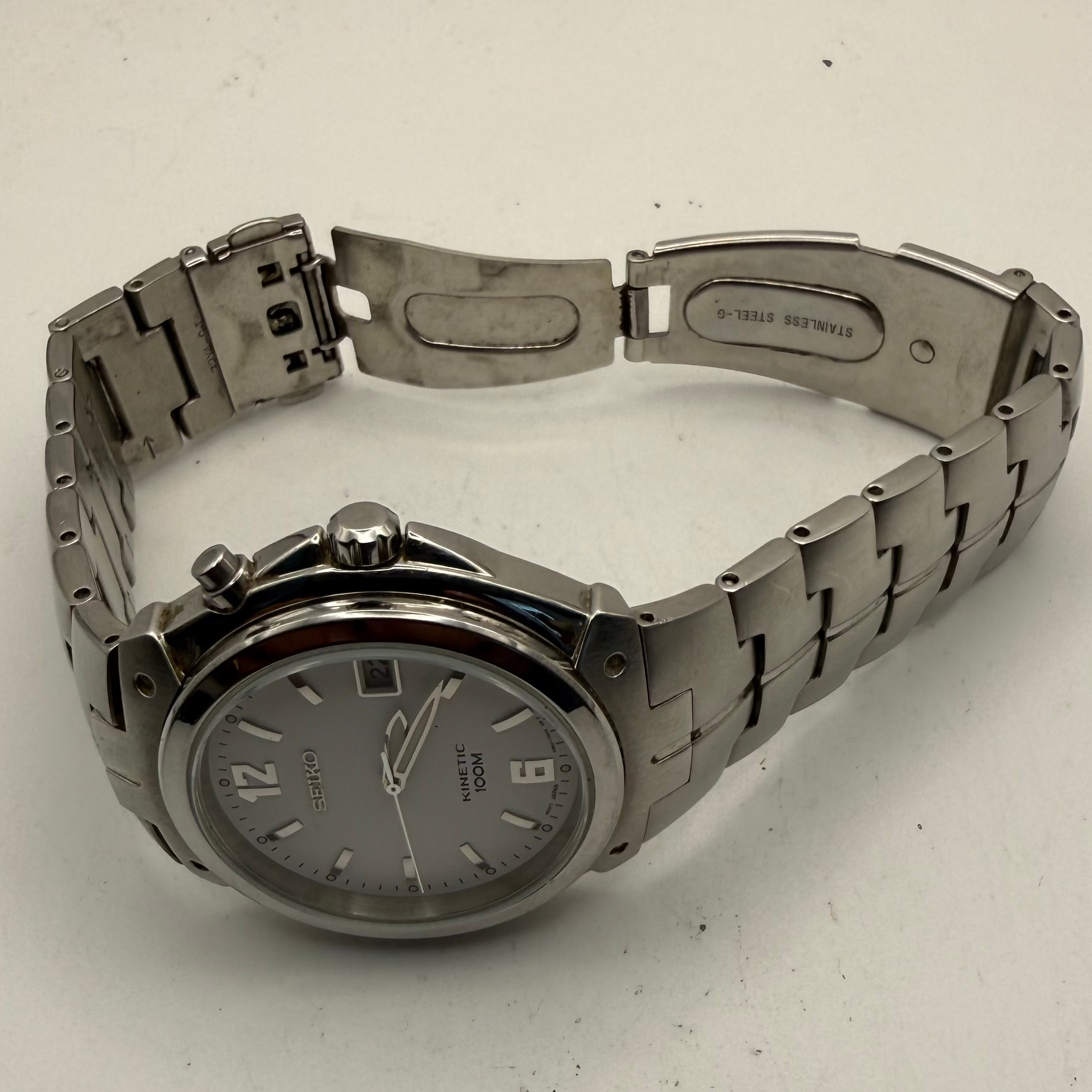 Seiko Kinetic 100M – White Dial – Fully Serviced – New Capacitor- £100.00