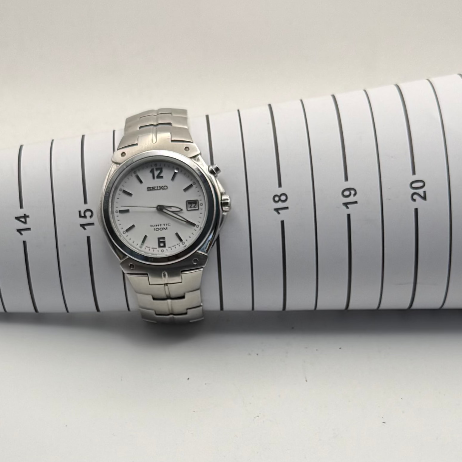 Seiko Kinetic 100M – White Dial – Fully Serviced – New Capacitor- £100.00