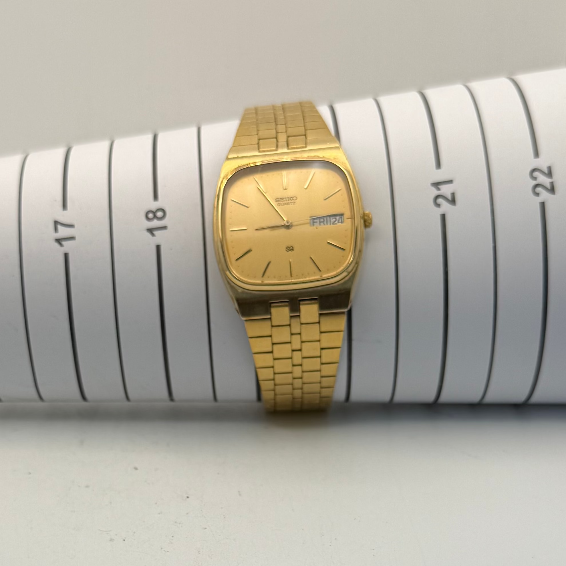 Vintage Seiko Quartz Day-Date Gold Tone Watch 8223-5210 - £69.99