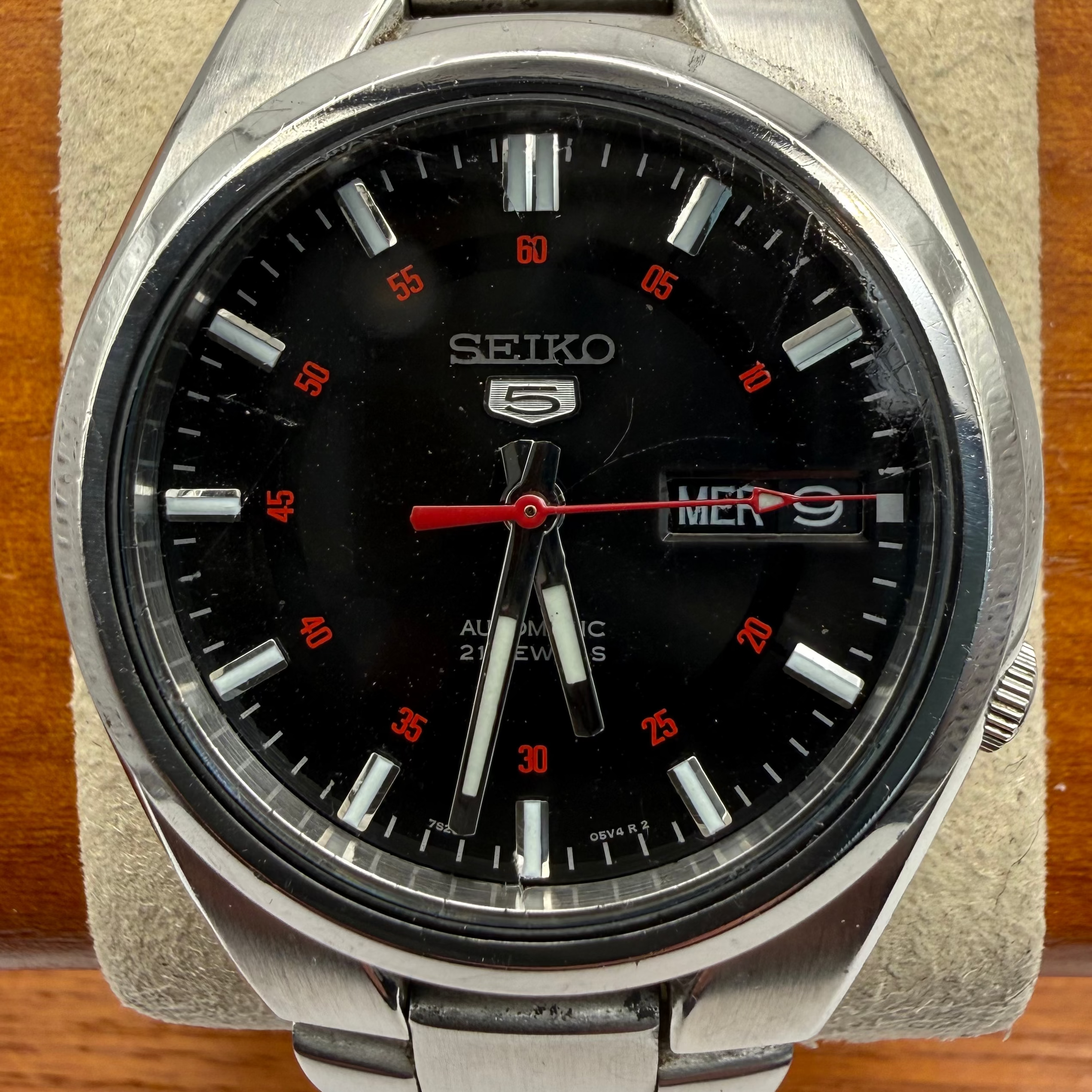 Seiko 5 Automatic 21 Jewels – Black Dial – Exhibition Caseback- £79.95