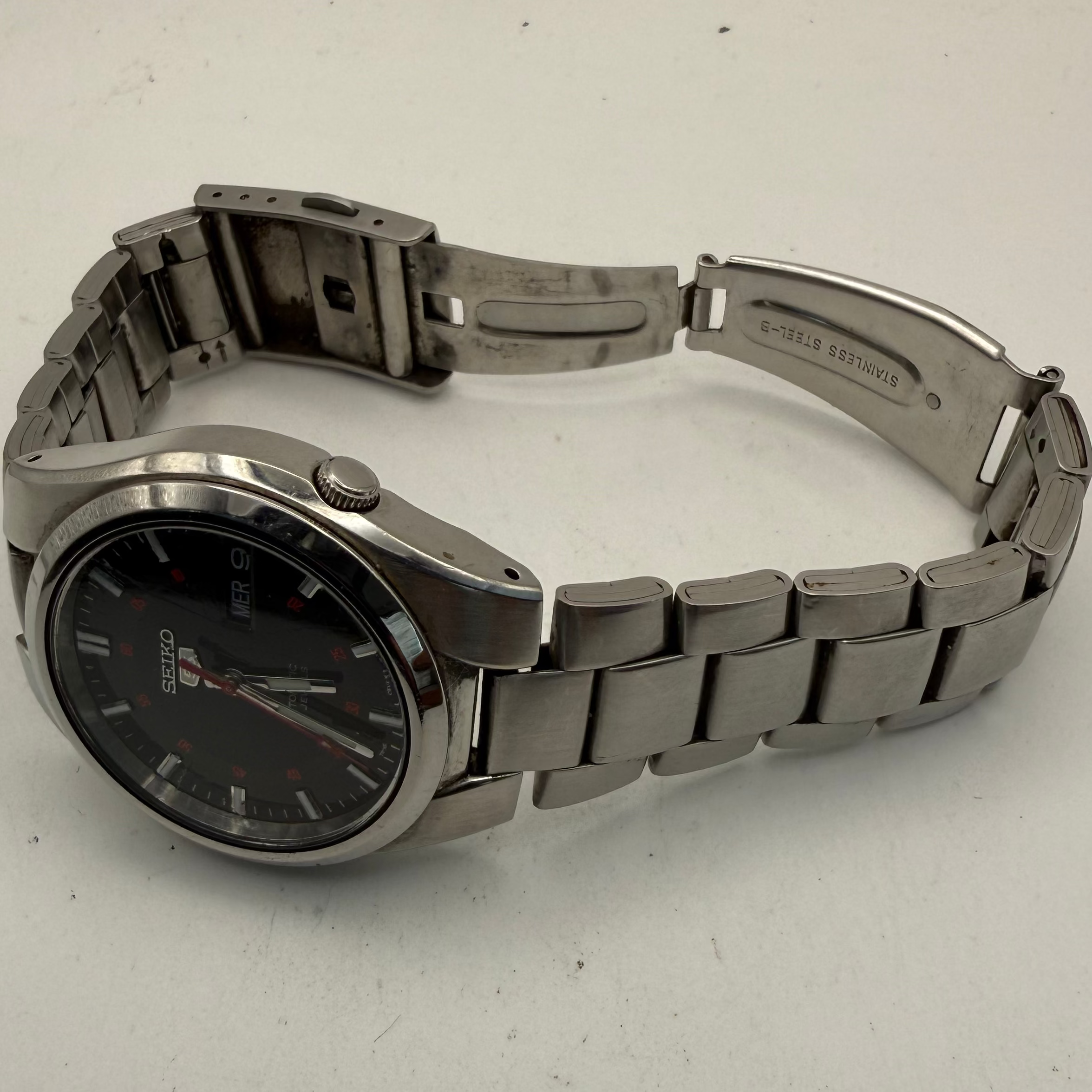 Seiko 5 Automatic 21 Jewels – Black Dial – Exhibition Caseback- £79.95