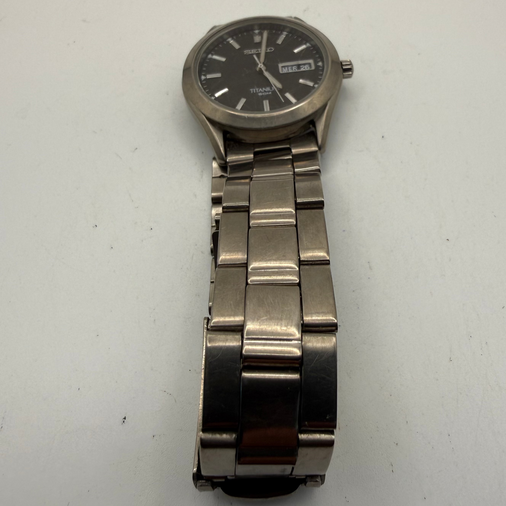 Seiko Titanium 50M Day-Date- £79.99