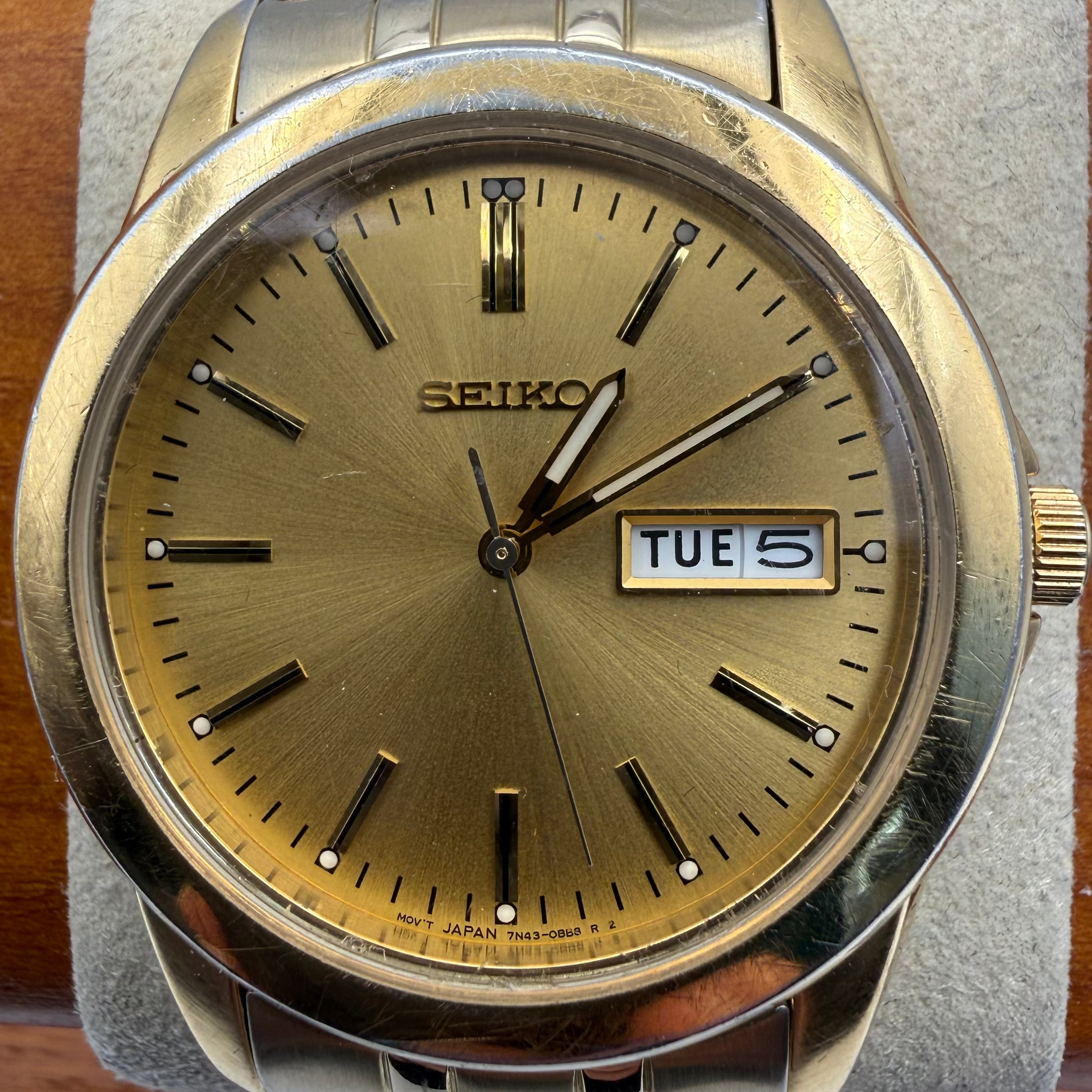 Seiko 7N43-0AB8 Gold Dial Quartz Day Date Watch Full Set Box Papers Receipt 2008- £50.00